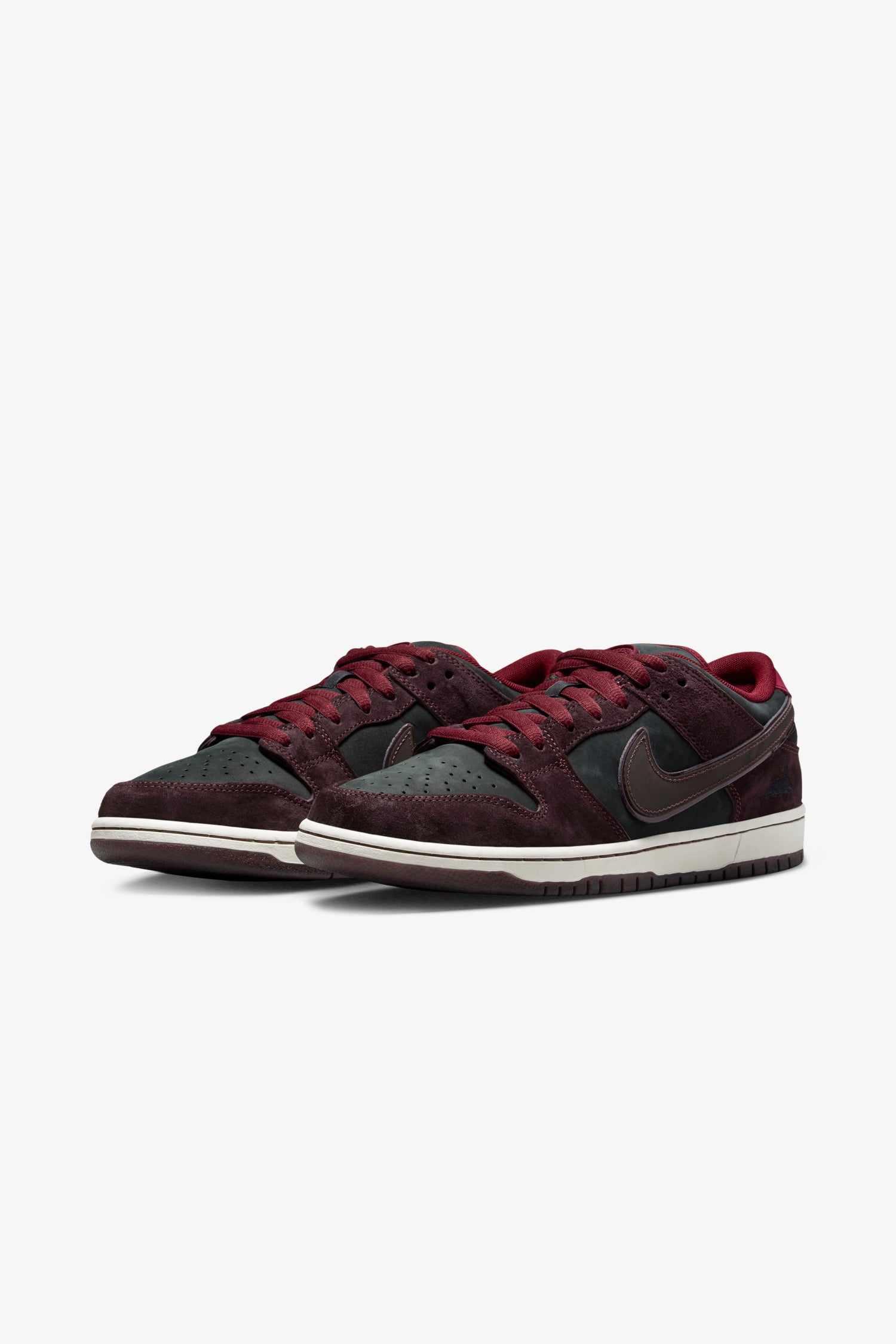 SB Dunk Low x RIOT Skateshop- Selectshop FRAME
