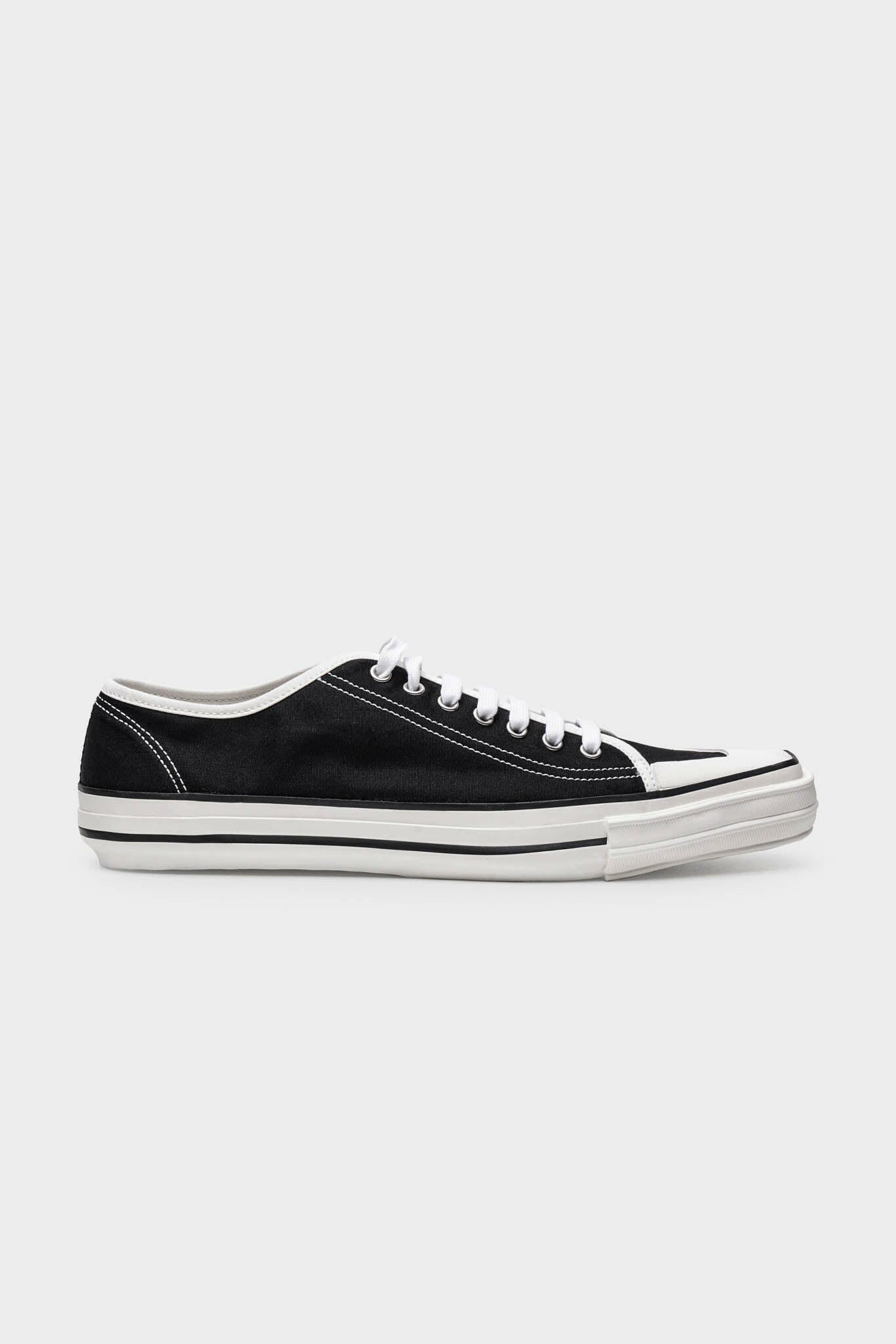 Selectshop FRAME - COMME DES GARÇONS COMME DES GARÇONS Black Pointed Low-Top Sneakers Footwear Dubai