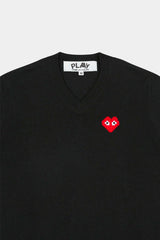 Selectshop FRAME - COMME DES GARCONS PLAY Comme des Garçons x Invader V Neck Sweats-Knits متجر مفهوم البلوزات x متجر إنفادر دبي