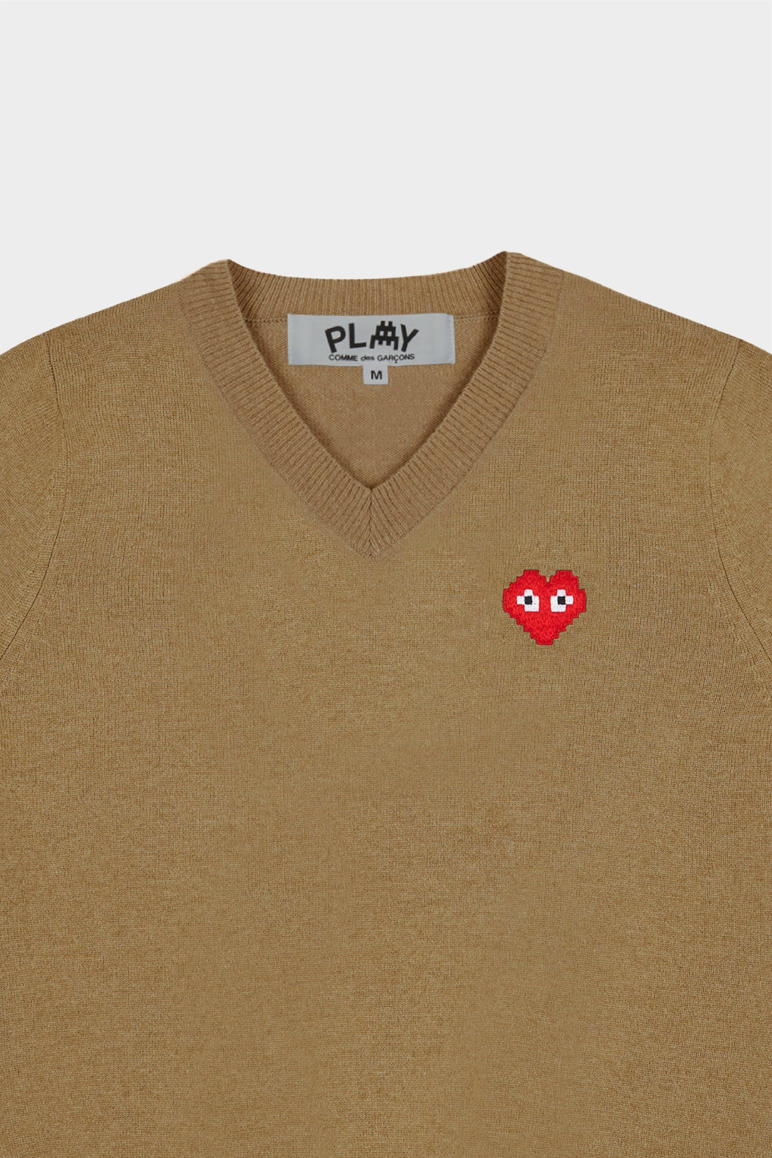 Selectshop FRAME - COMME DES GARCONS PLAY Comme des Garçons x Invader V Neck Sweats-Knits متجر مفهوم البلوزات x متجر إنفادر دبي