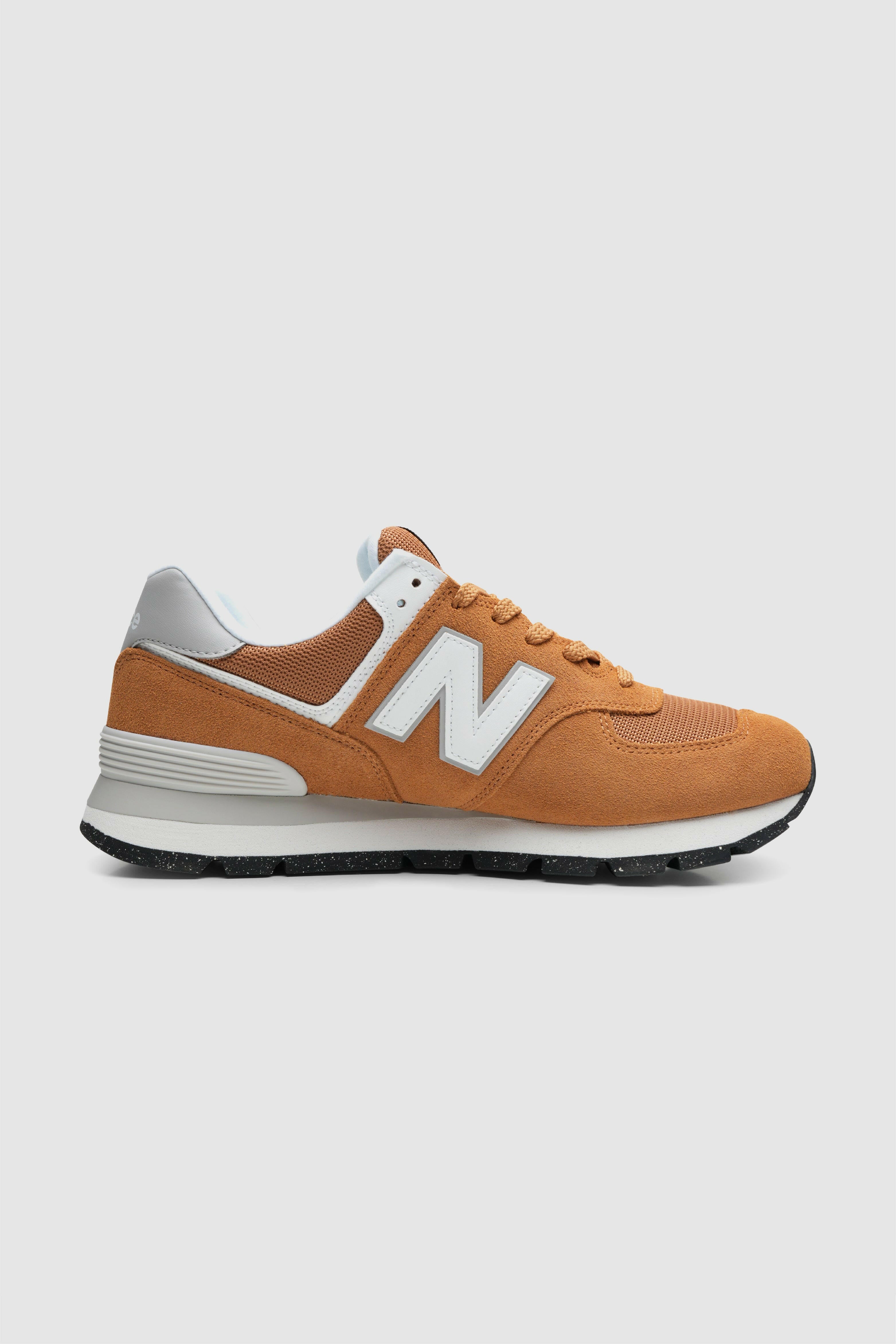 Selectshop FRAME - NEW BALANCE ML00 ML574D2Z "العلكة الخضراء البيضاء الخضراء" متجر الأحذية "وايت جرين جوم" دبي