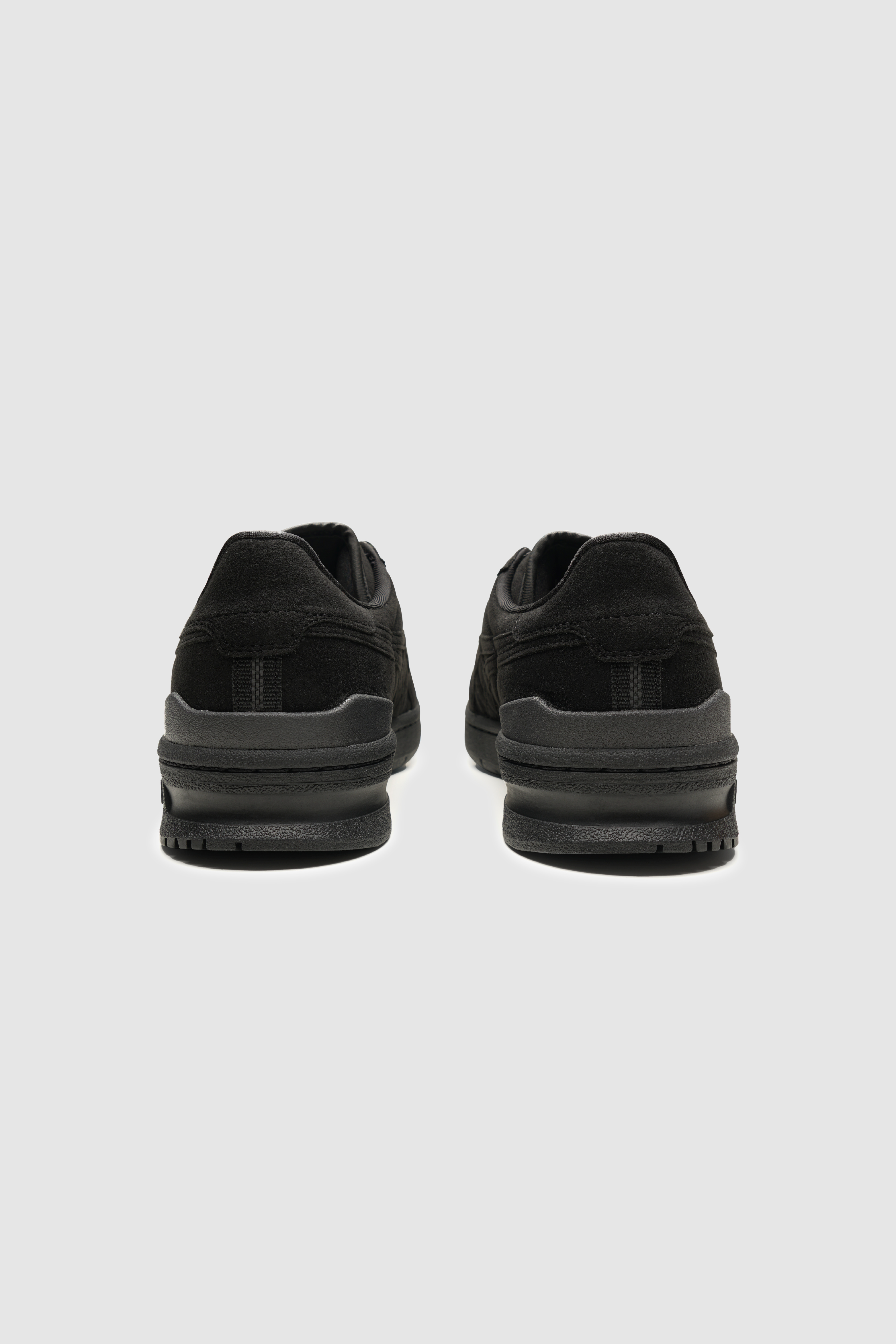Selectshop FRAME - COMME DES GARÇONS SHIRT CDG Shirt x Asics Footwear Concept Store Dubai