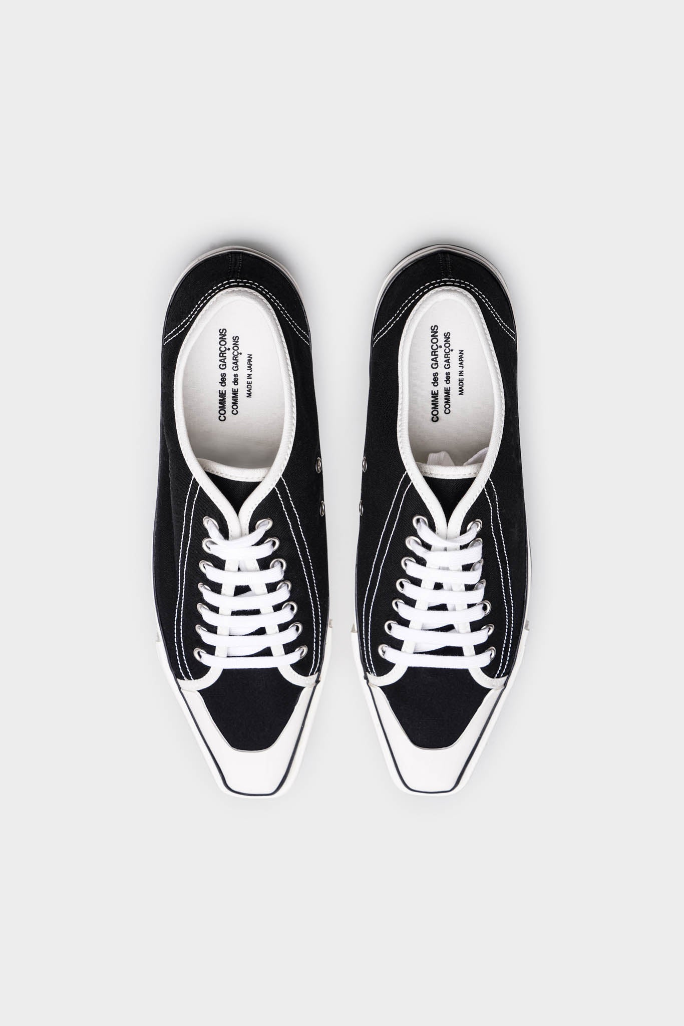 Selectshop FRAME - COMME DES GARÇONS COMME DES GARÇONS Black Pointed Low-Top Sneakers Footwear Dubai