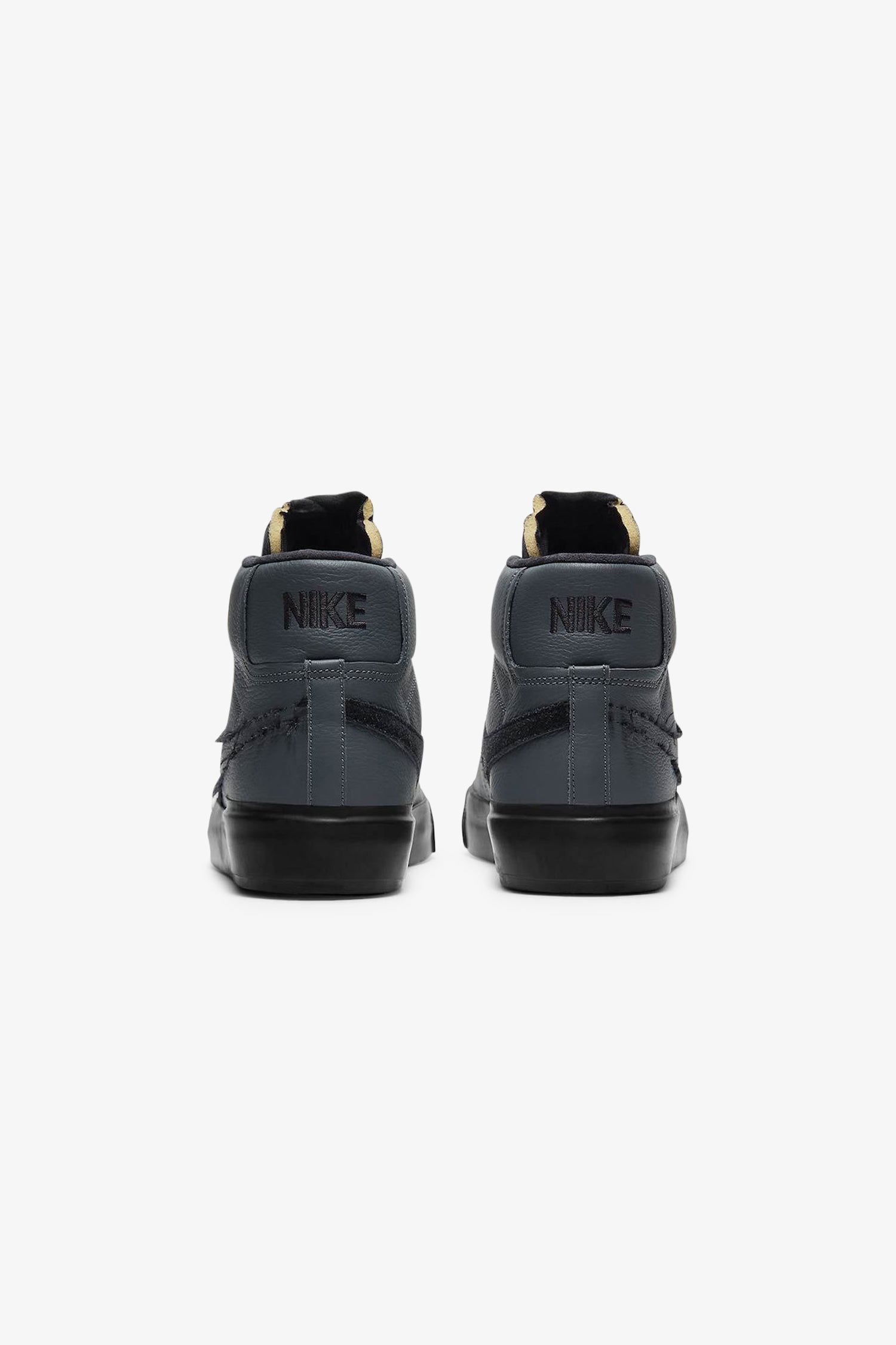 Selectshop FRAME - NIKE SB Zoom Blazer Mid Edge "Hack Pack" Footwear Dubai