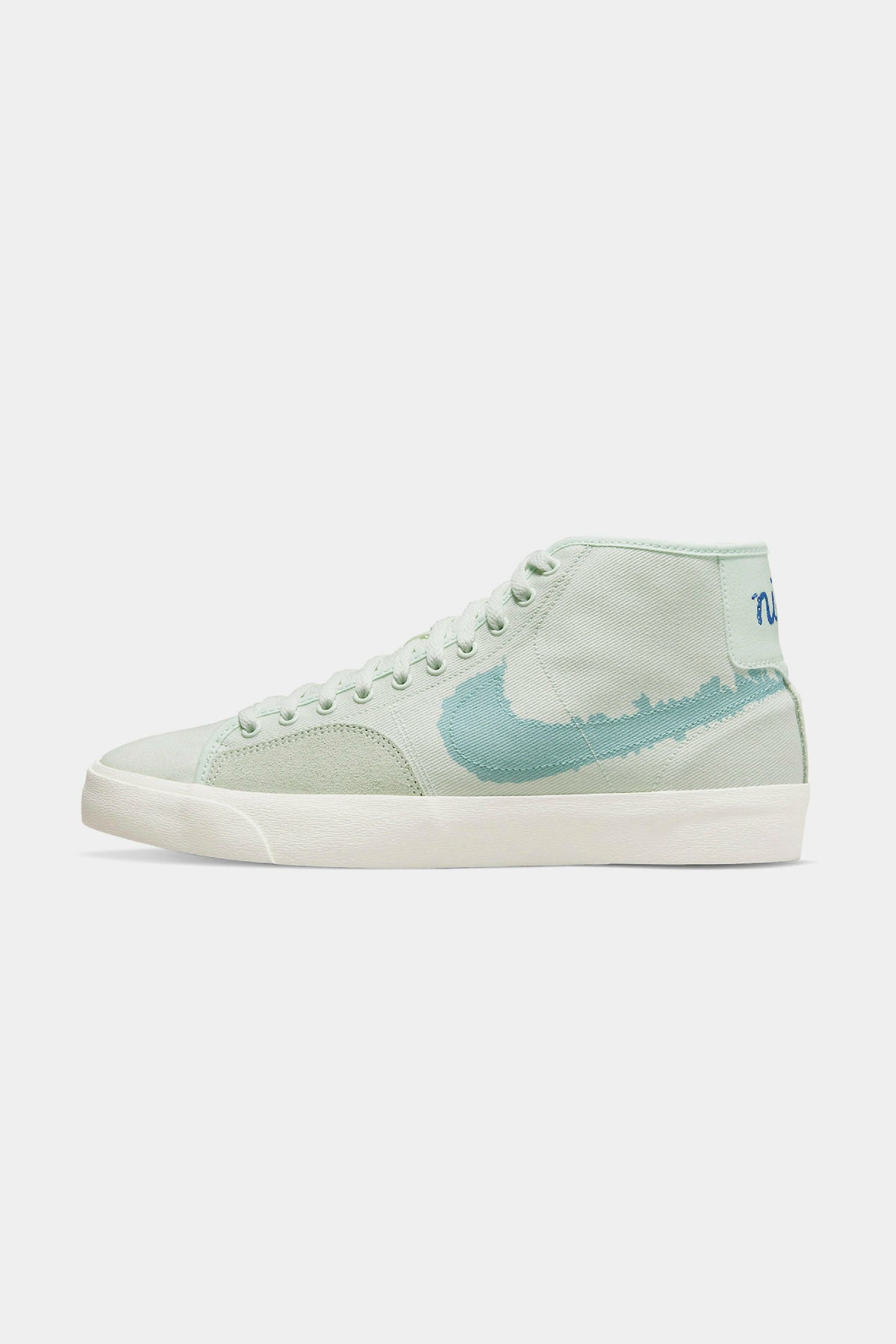 Selectshop FRAME - NIKE SB Nike SB Blazer Court Mid Premium "Barely Green" Footwear Dubai