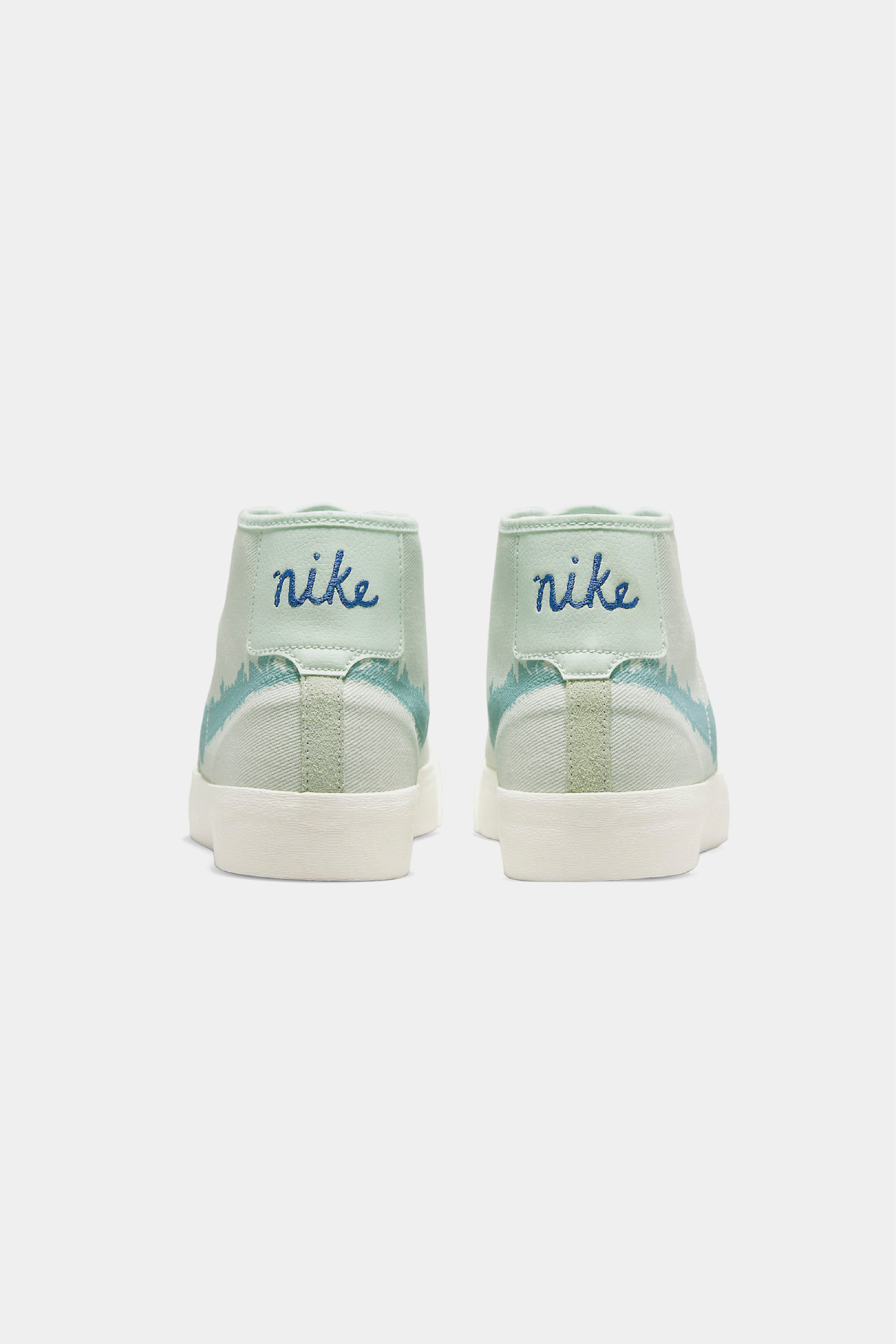 Selectshop FRAME - NIKE SB Nike SB Blazer Court Mid Premium "Barely Green" Footwear Dubai