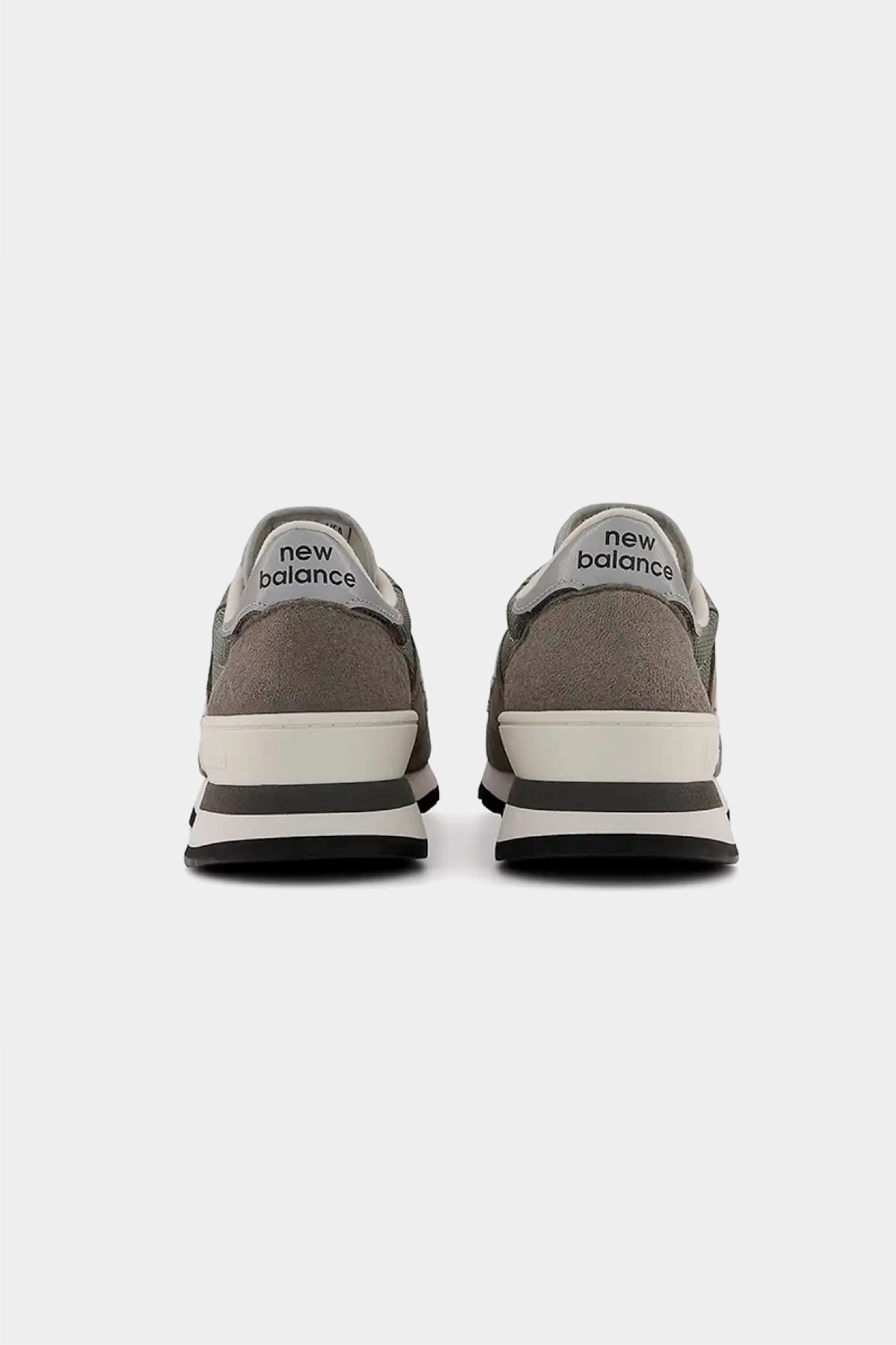 Selectshop FRAME - NEW BALANCE 990 "Made In USA Grey" Footwear Concept Store Dubai