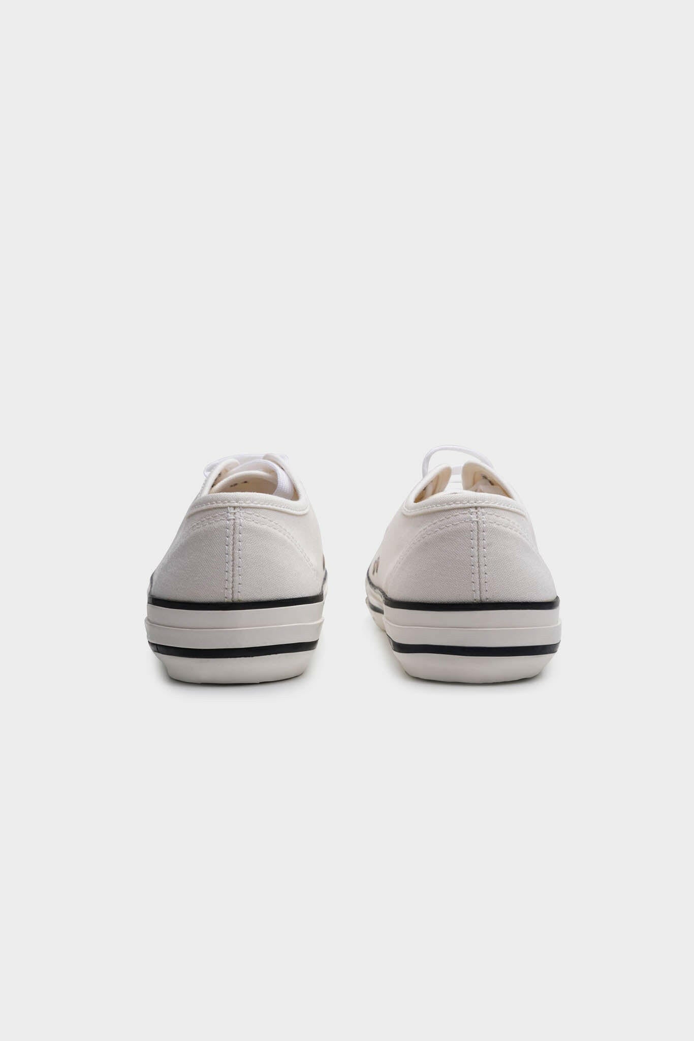 Selectshop FRAME - COMME DES GARÇONS COMME DES GARÇONS White Pointed Low-Top Sneakers Footwear Dubai