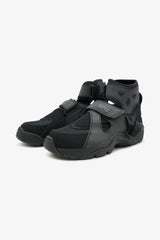 Selectshop FRAME -COMME DES GARÇONS HOMME PLUS Nike Air Carnivore Footwear ドバイ