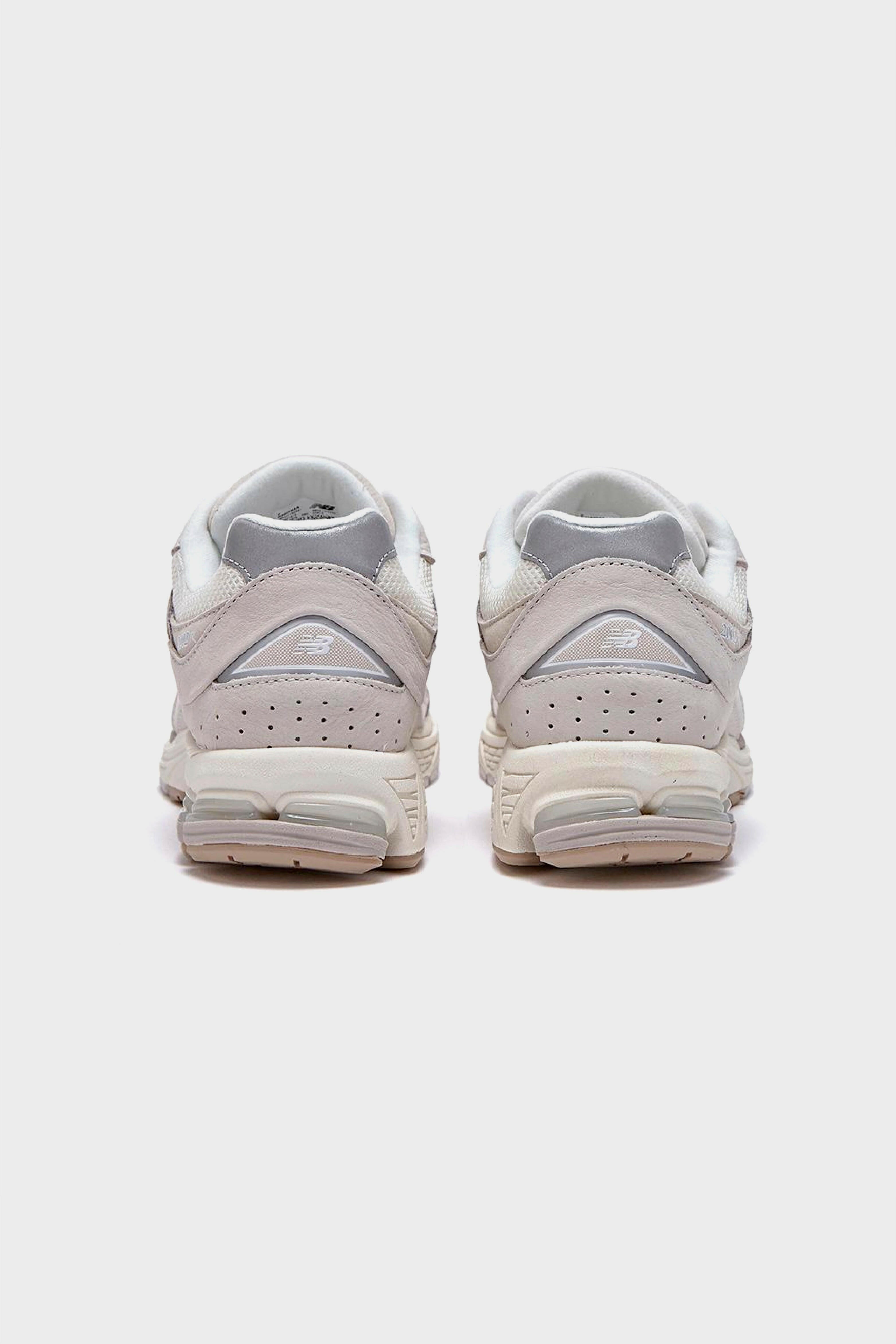 Selectshop FRAME - NEW BALANCE 2002R "Linen Fog" Footwear Concept Store Dubai