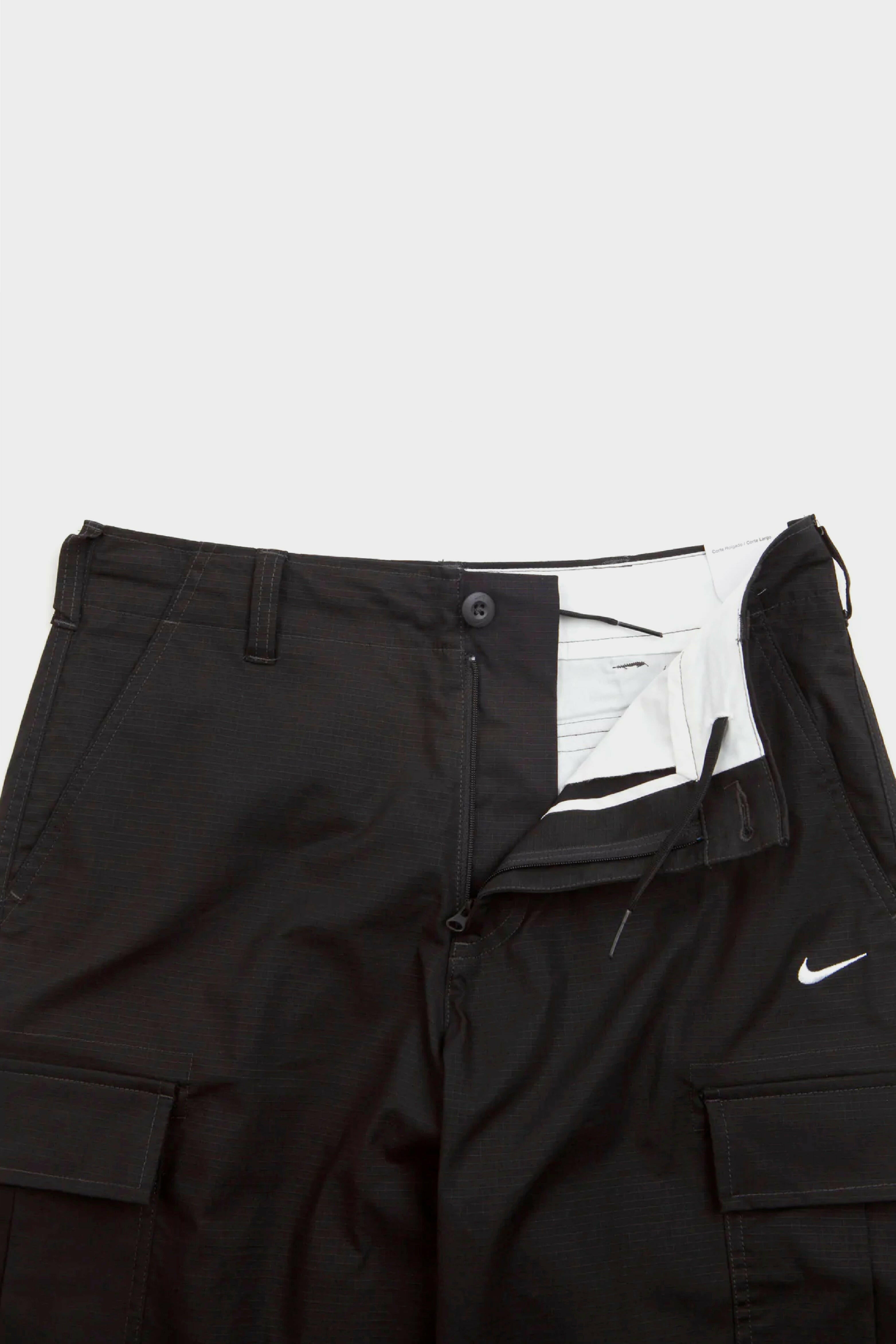 Selectshop FRAME - NIKE SB Kearny Skate Cargo Trousers Bottoms Concept Store Dubai