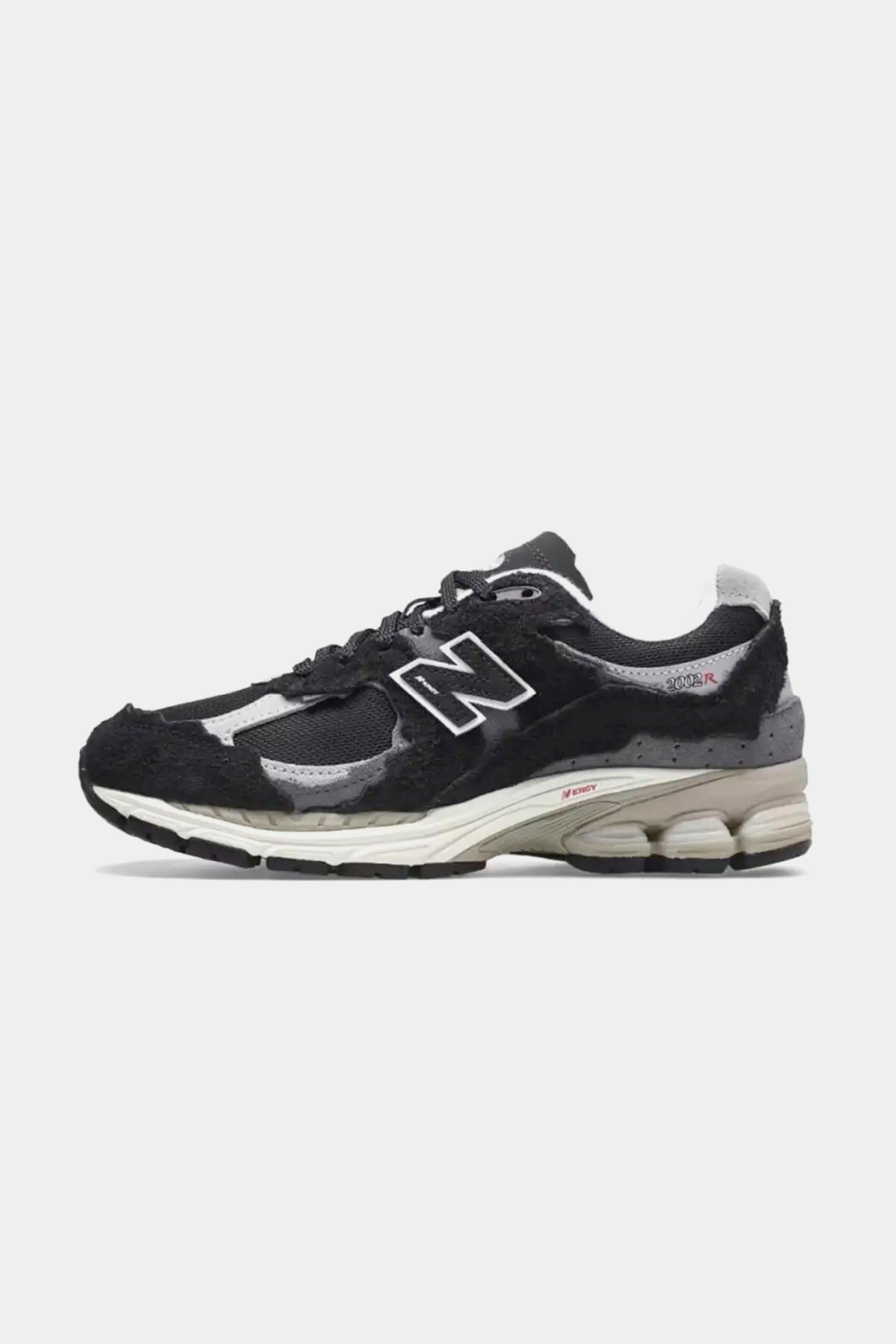 Selectshop FRAME -NEW BALANCE 2002R "Protection Pack Black Grey" フットウェア・コンセプトストア・ドバイ