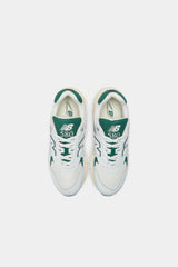 Selectshop FRAME -NEW BALANCE 580 'White Nightwatch Green' Footwear Concept Store Dubai