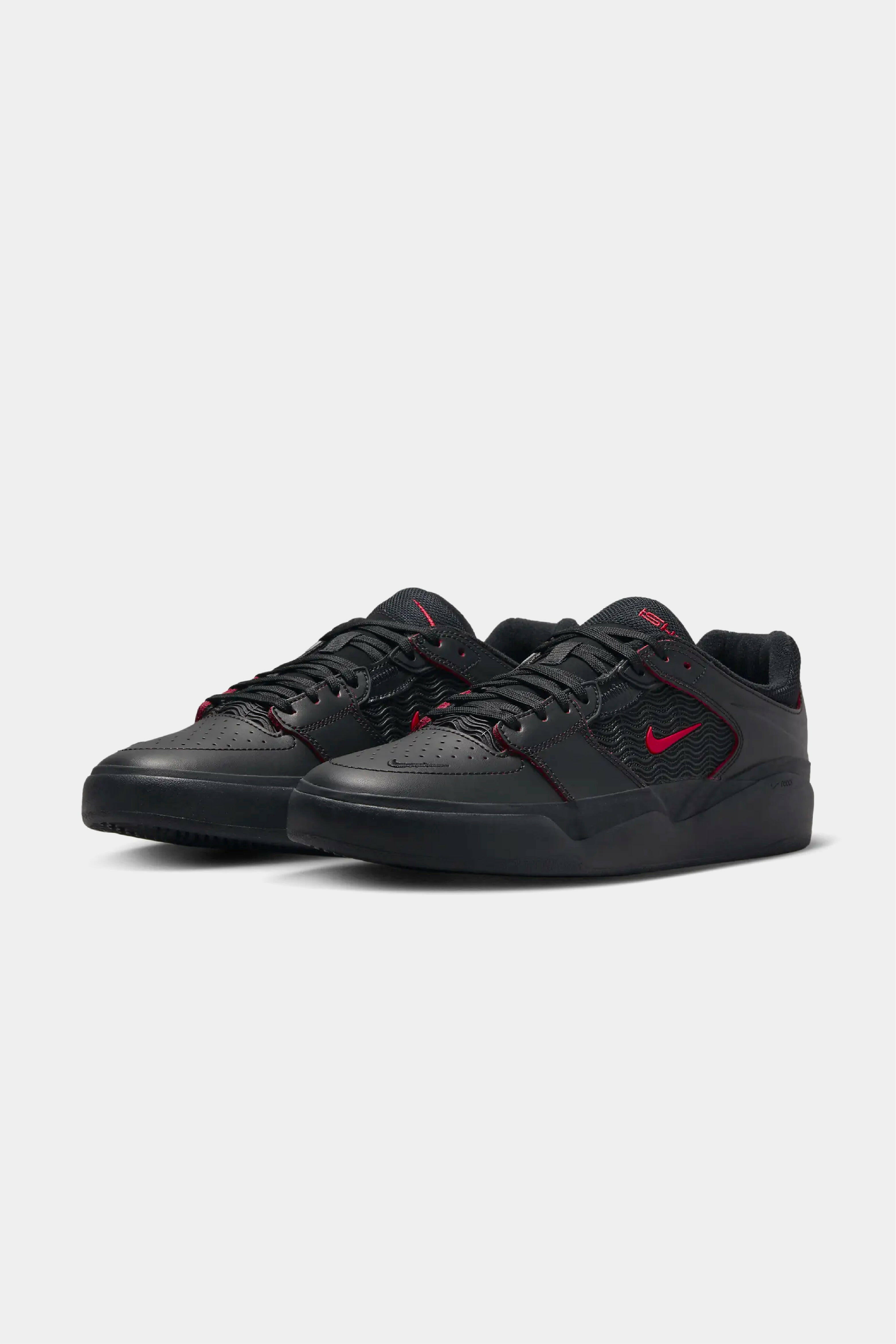 Selectshop FRAME - NIKE SB Ishod Wair SB Premium "Bred" Footwear Concept Store Dubai