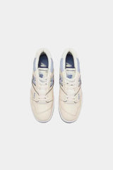 Selectshop FRAME -NEW BALANCE 550 "Vintage Indigo Beige" Footwear Concept Store Dubai