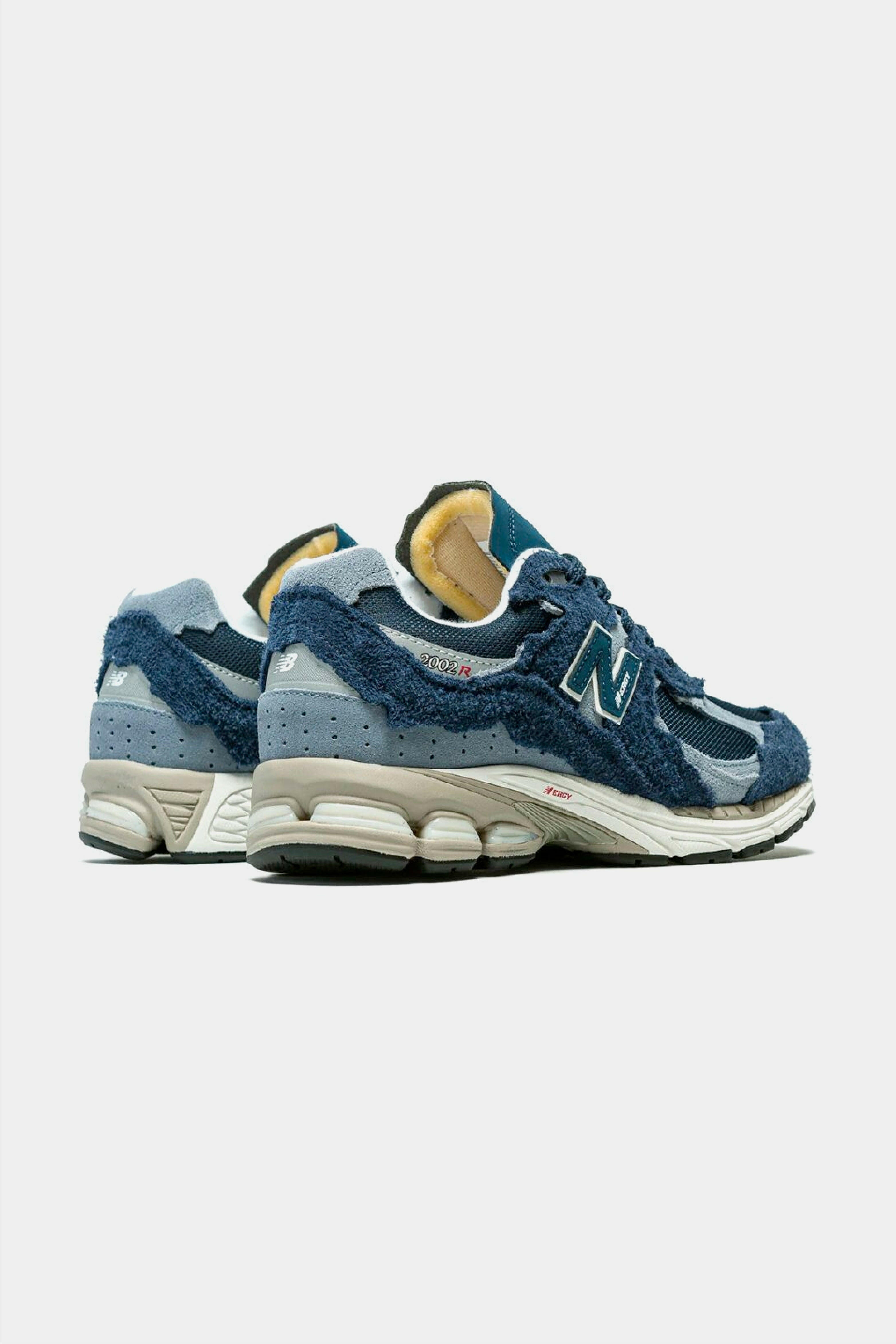 Selectshop FRAME -NEW BALANCE 2002R "Protection Pack Navy Grey" フットウェア・コンセプトストア・ドバイ