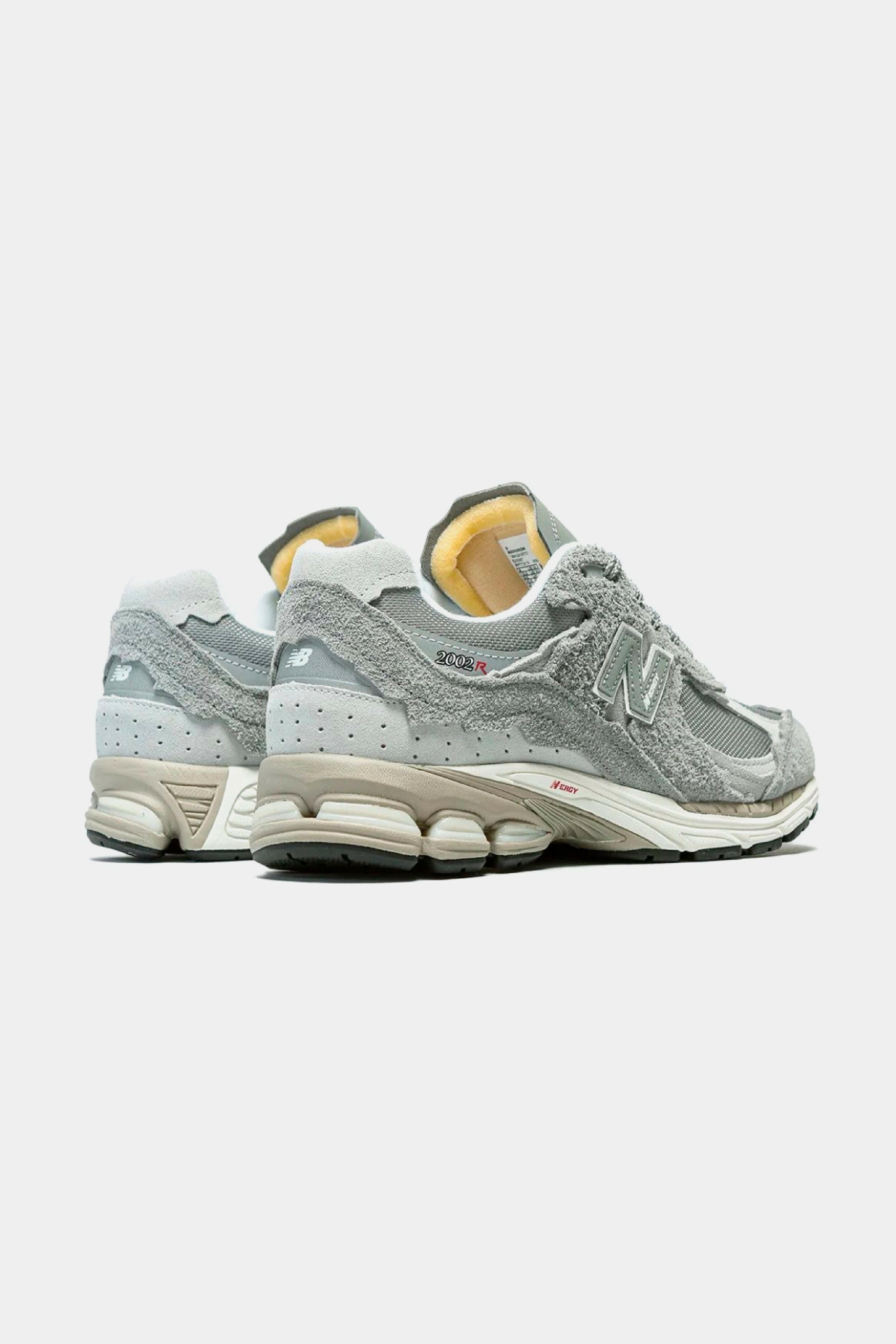 Selectshop FRAME -NEW BALANCE 2002R "Protection Pack Grey" フットウェア・コンセプトストア・ドバイ