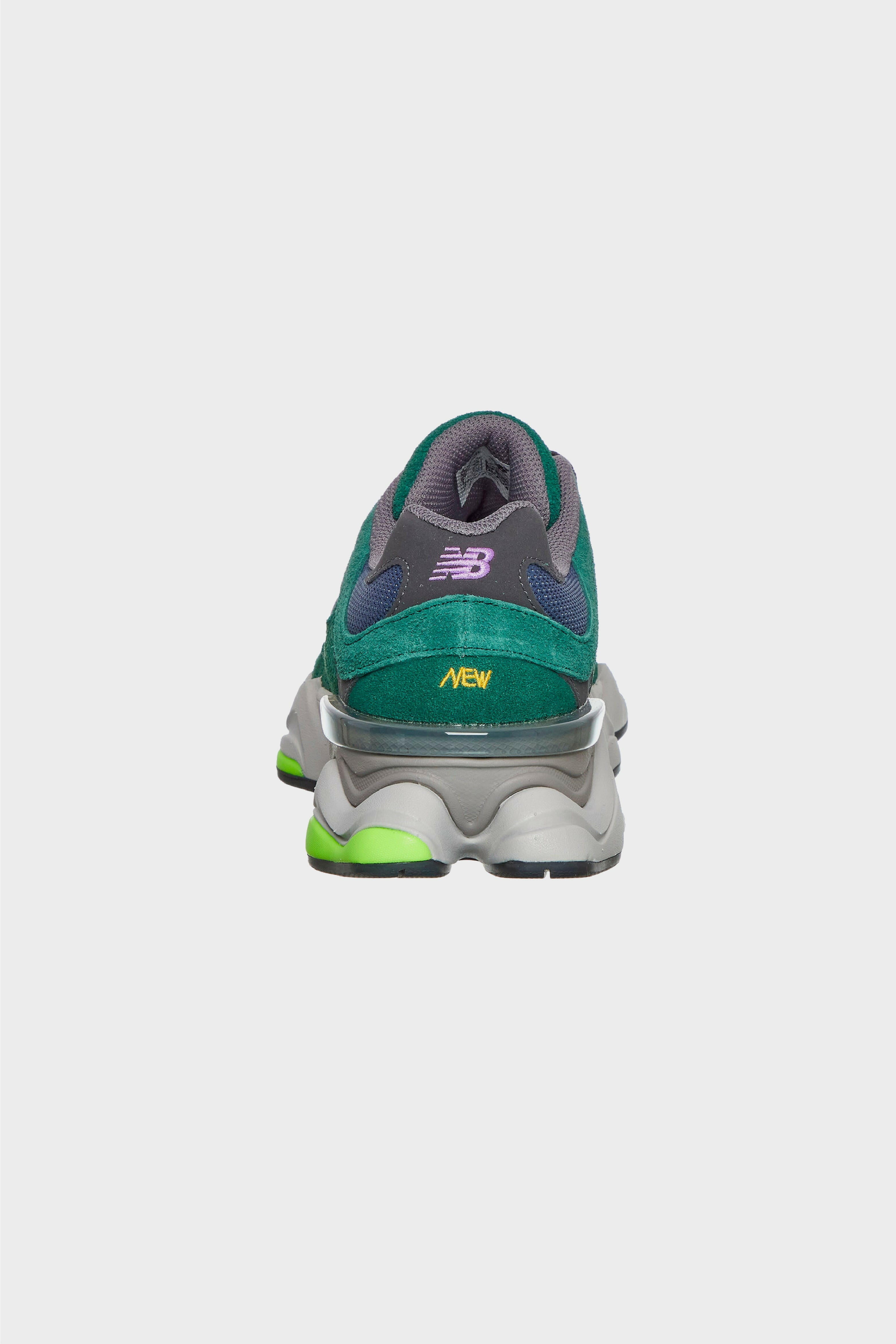 Selectshop FRAME - NEW BALANCE 9060 "Nightwatch Green" Footwear Concept Store Dubai