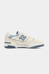 Selectshop FRAME -NEW BALANCE 550 "Vintage Indigo Beige" Footwear Concept Store Dubai