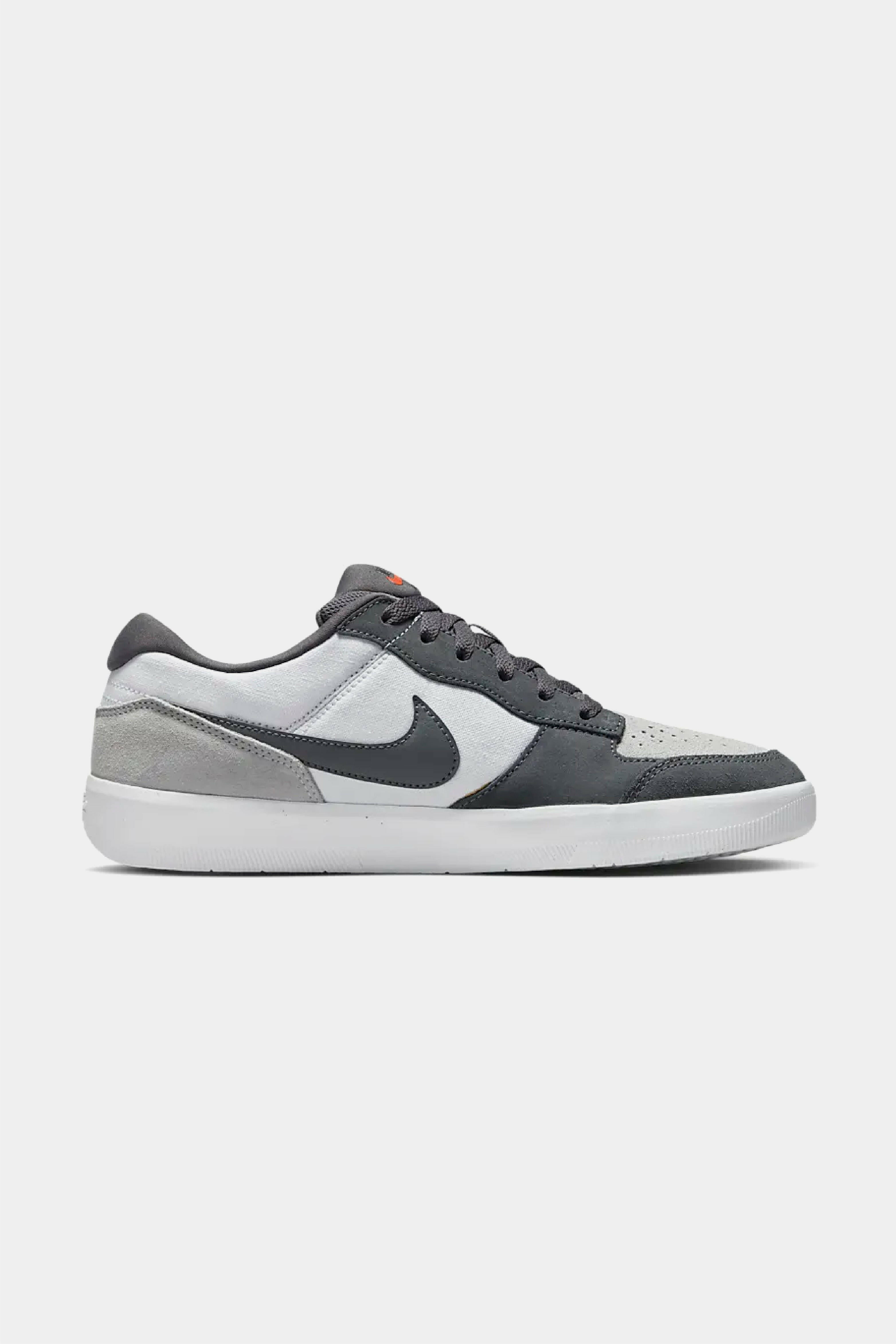 Selectshop FRAME - NIKE SB Force 58 Footwear Concept Store Dubai