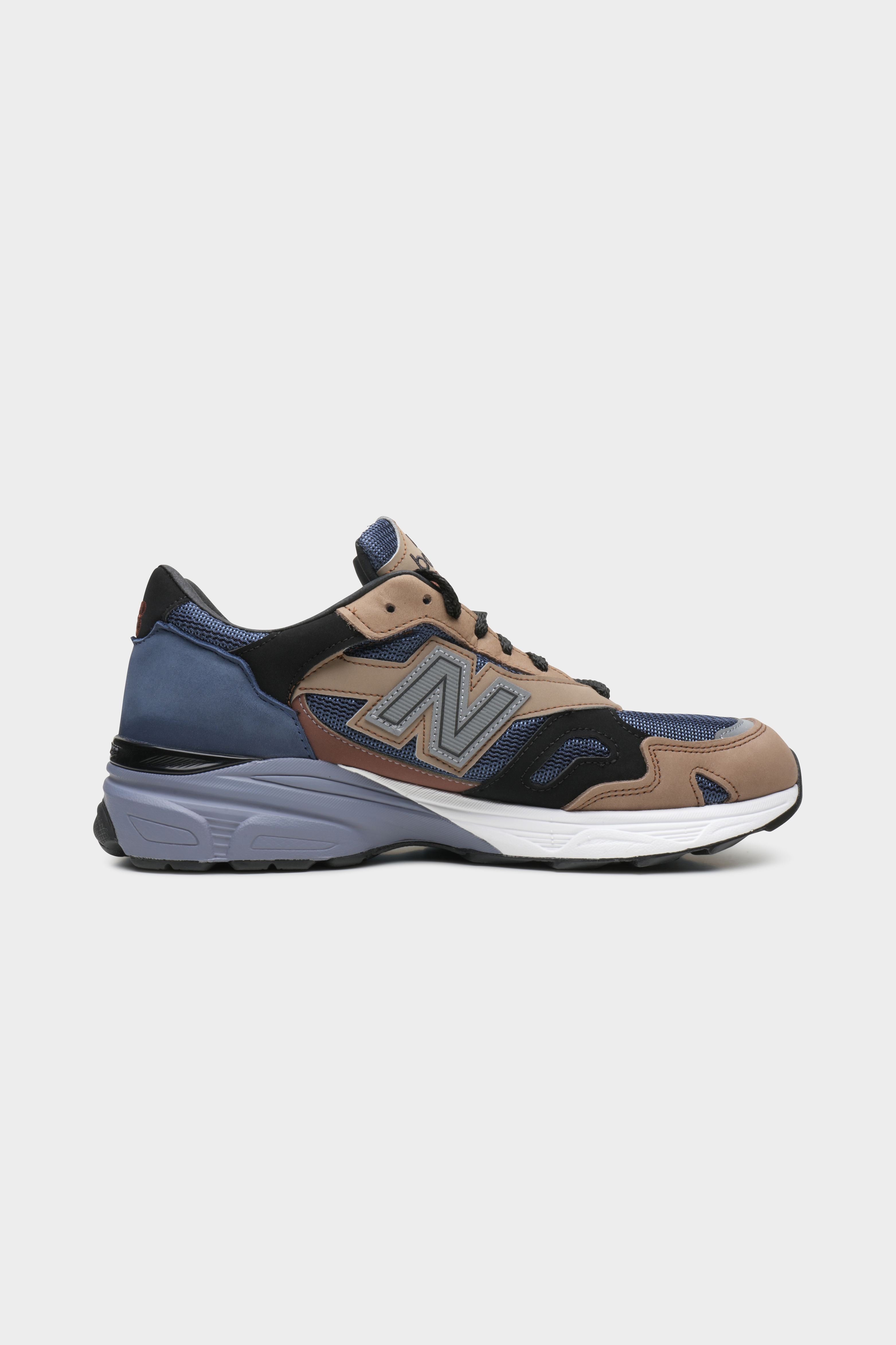 Selectshop FRAME - NEW BALANCE M920INV "메이드 인 영국 브라운 네이비" 슈즈 컨셉 스토어 두바이