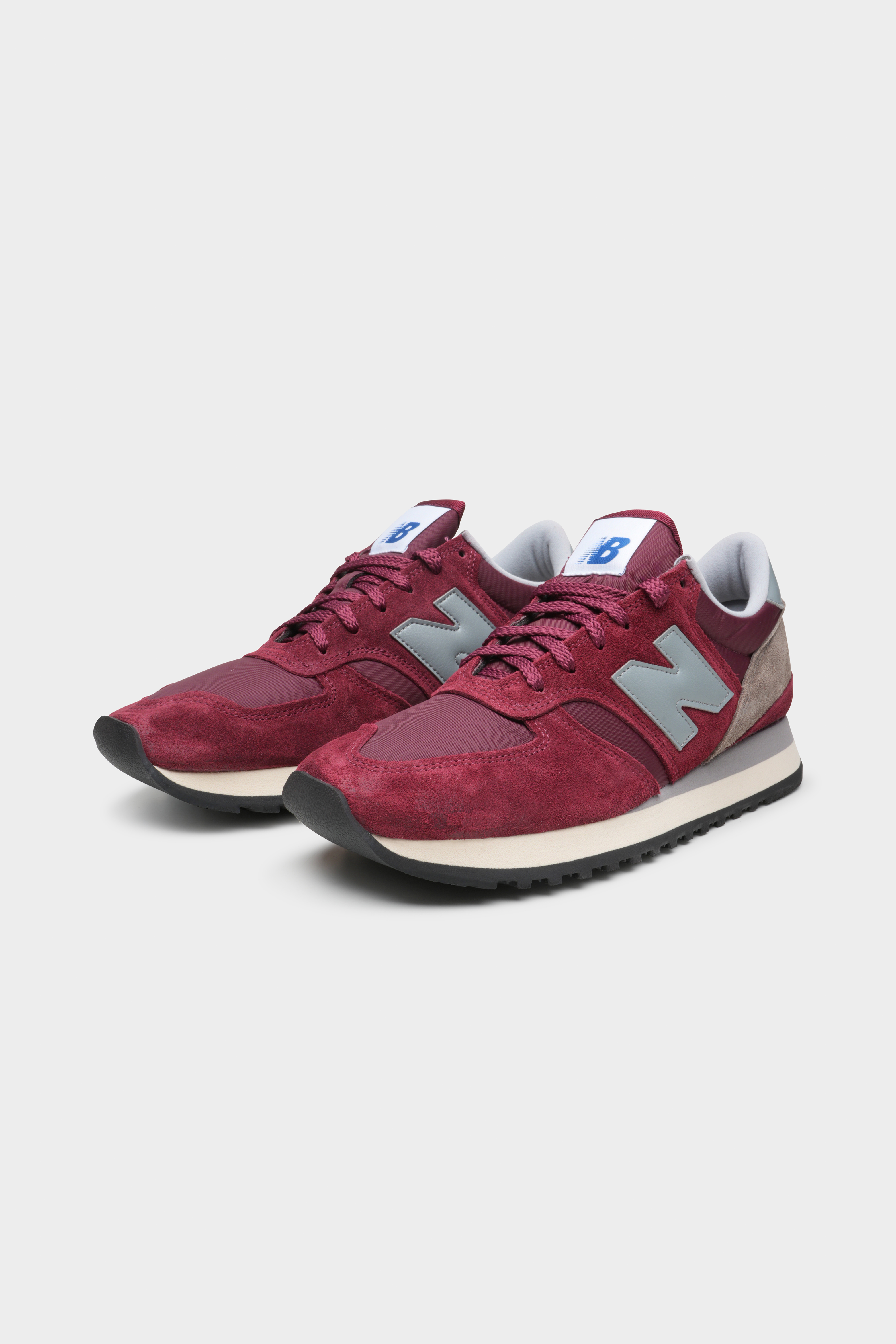 Selectshop FRAME - NEW BALANCE M730UKF "메이드 인 영국 40주년" 풋웨어 컨셉 스토어 두바이