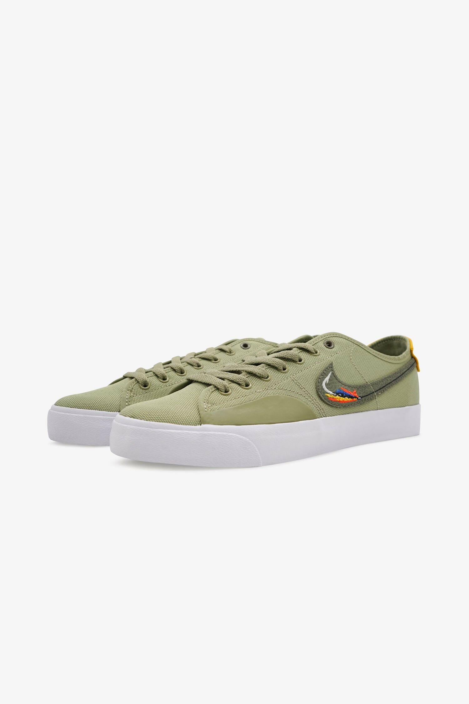 Selectshop FRAME - NIKE SB Blazer Court DVDL "Dusty Olive" footwear Dubai