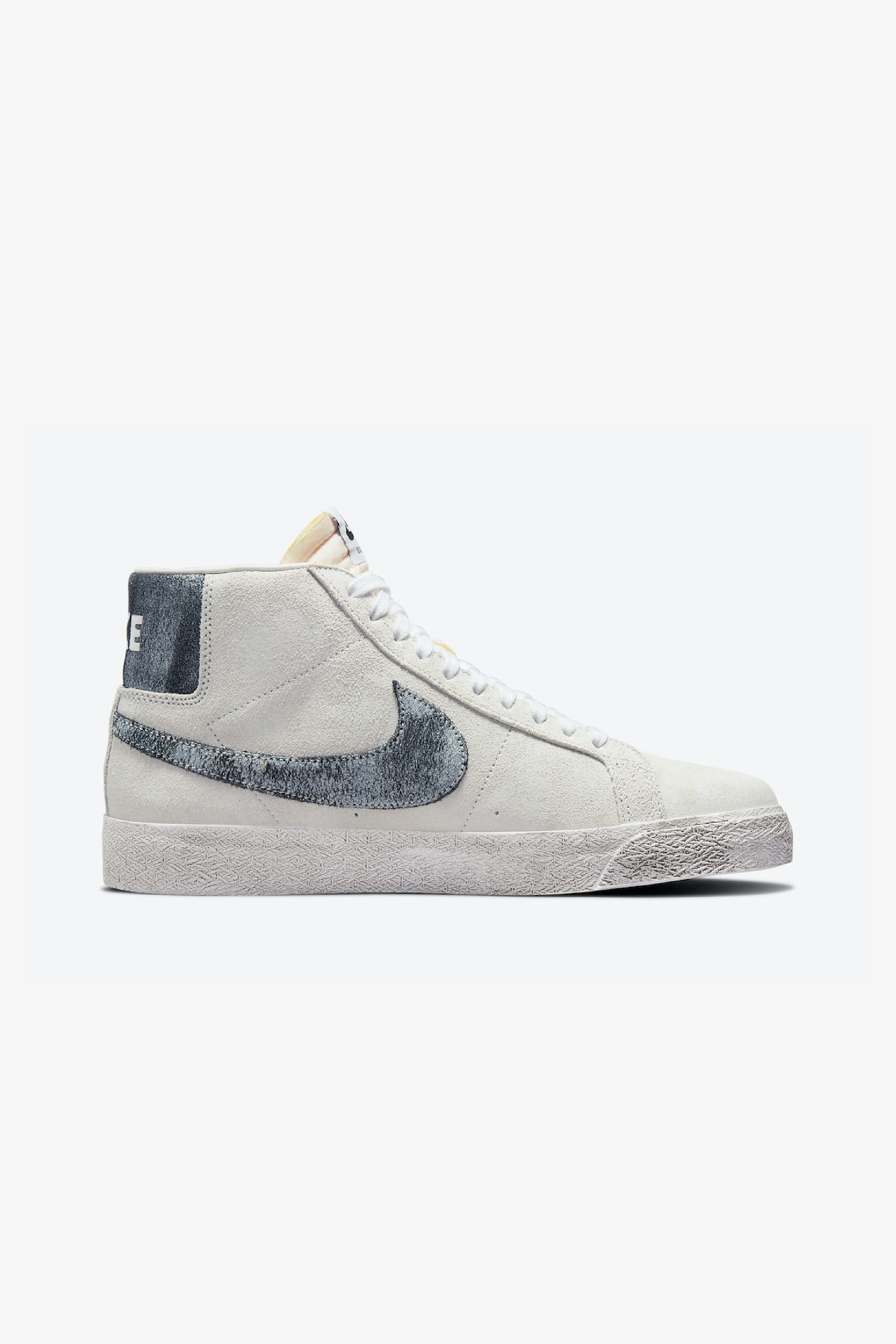 Selectshop FRAME - NIKE SB Nike SB Zoom Blazer Mid PRM "Faded Sail Black" Footwear Dubai