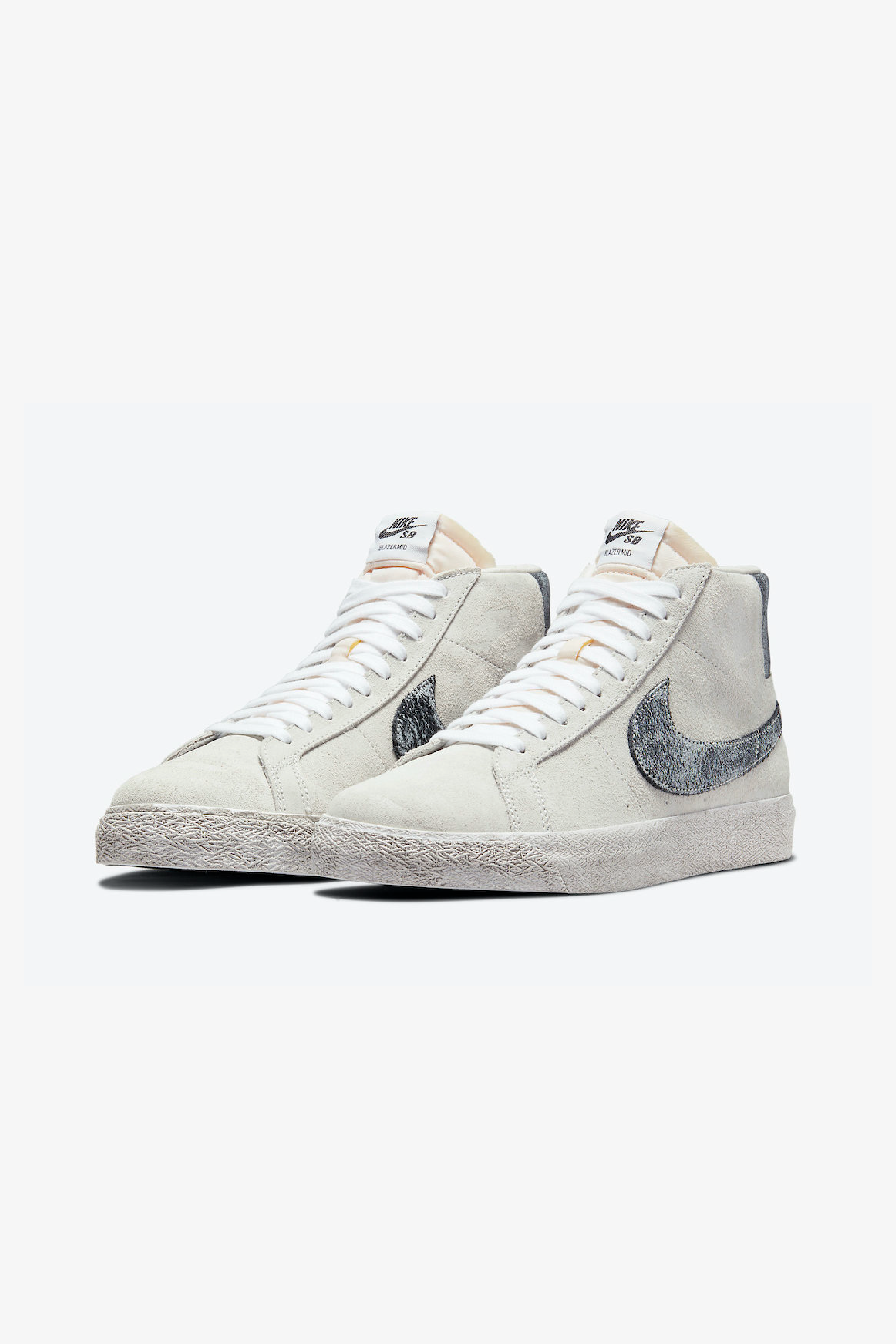 Selectshop FRAME - NIKE SB Nike SB Zoom Blazer Mid PRM "Faded Sail Black" Footwear Dubai