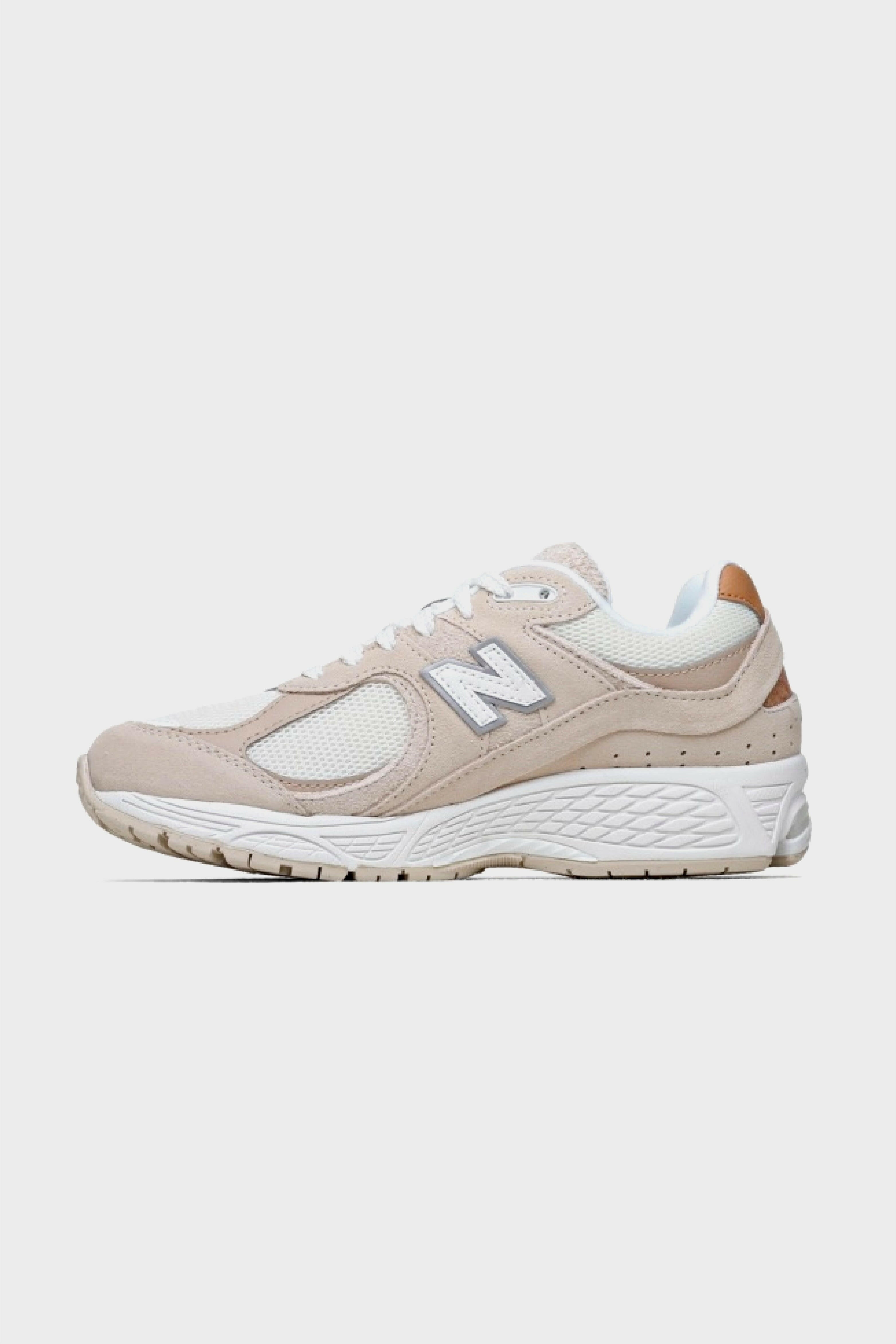 Selectshop FRAME - NEW BALANCE 2002R "토프 샌드스톤" 풋웨어 컨셉 스토어 두바이