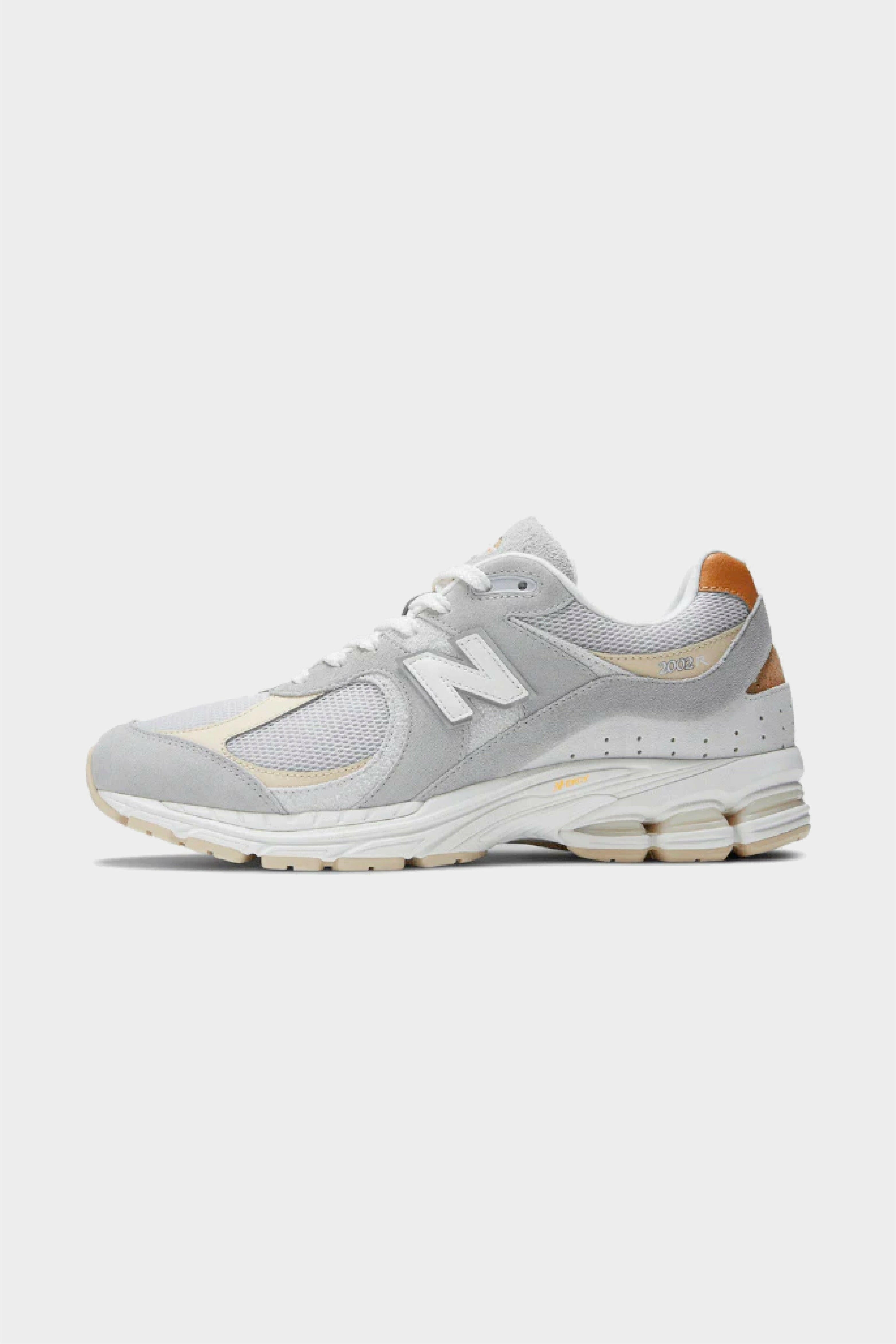 Selectshop FRAME - NEW BALANCE 2002R "콘크리트 그레이" 풋웨어 컨셉 스토어 두바이