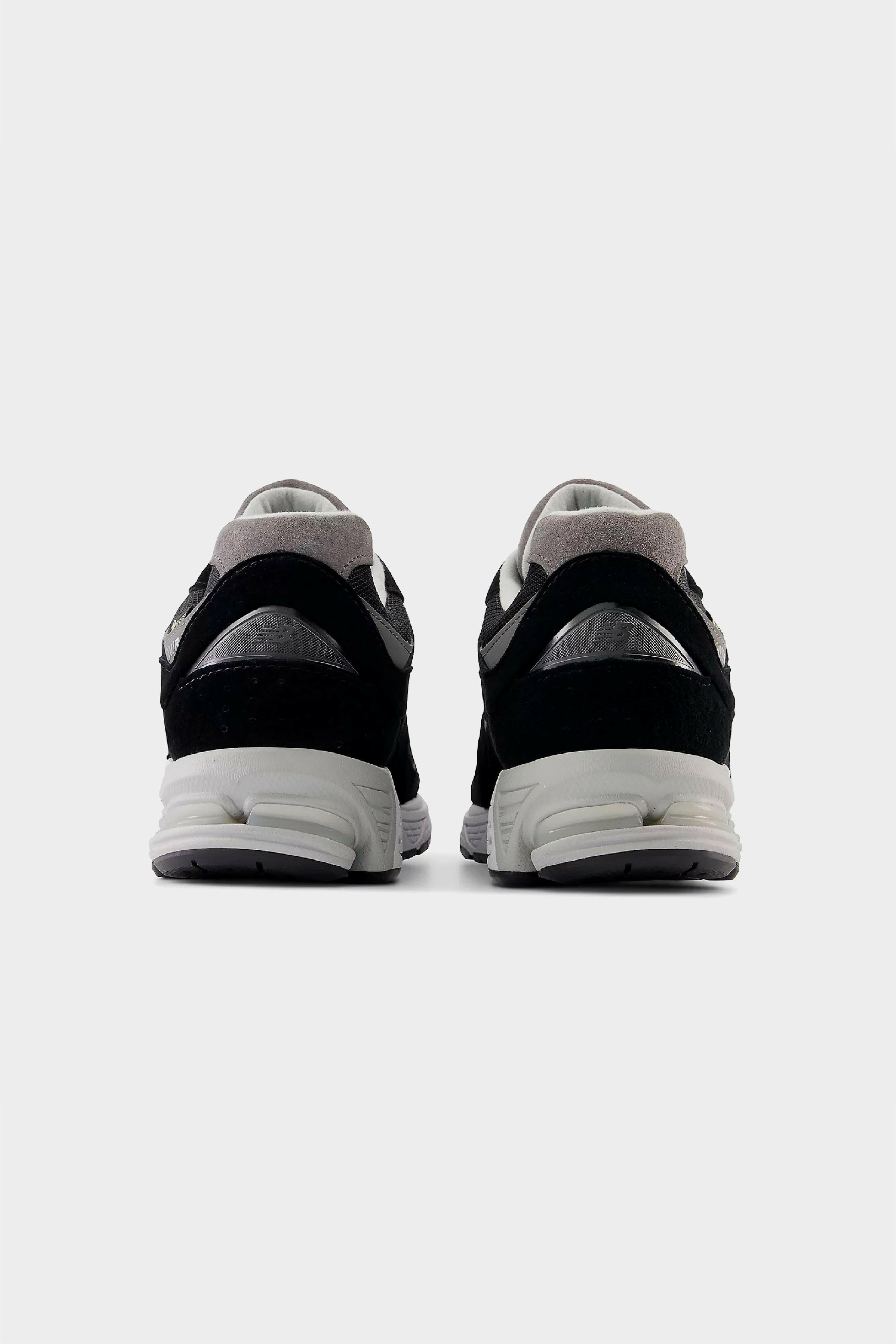 Selectshop FRAME - NEW BALANCE 2002R "고어텍스 블랙 캐슬록" 신발 컨셉 스토어 두바이