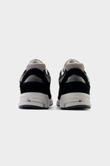 Selectshop FRAME - NEW BALANCE 2002R "고어텍스 블랙 캐슬록" 신발 컨셉 스토어 두바이