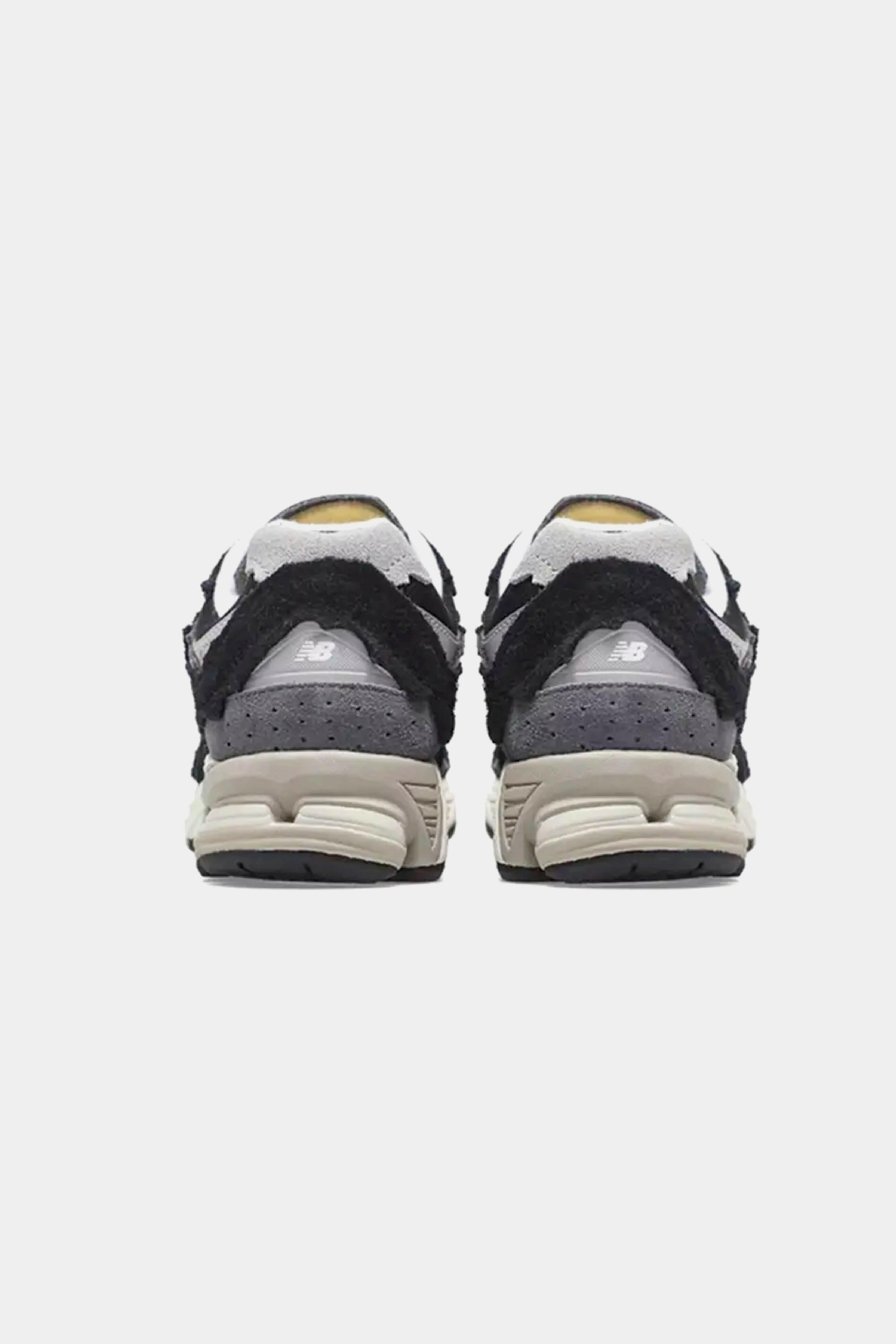 Selectshop FRAME - NEW BALANCE 2002R "Protection Pack Black Grey" Footwear Concept Store Dubai