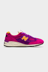 Selectshop FRAME - NEW BALANCE 990v2 Made In USA "Teddy Santis" Footwear Concept Store Dubai