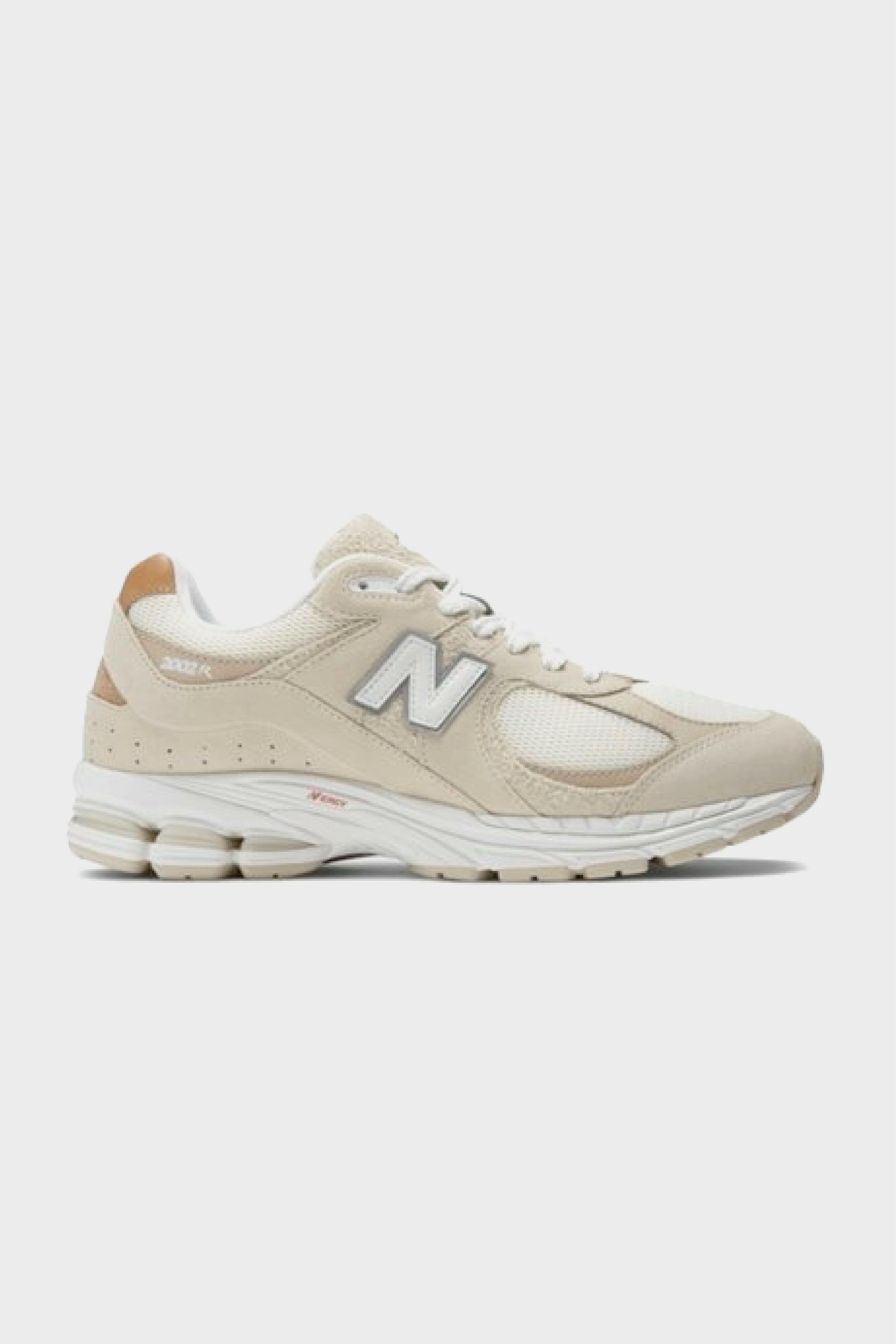 Selectshop FRAME - NEW BALANCE 2002R "토프 샌드스톤" 풋웨어 컨셉 스토어 두바이