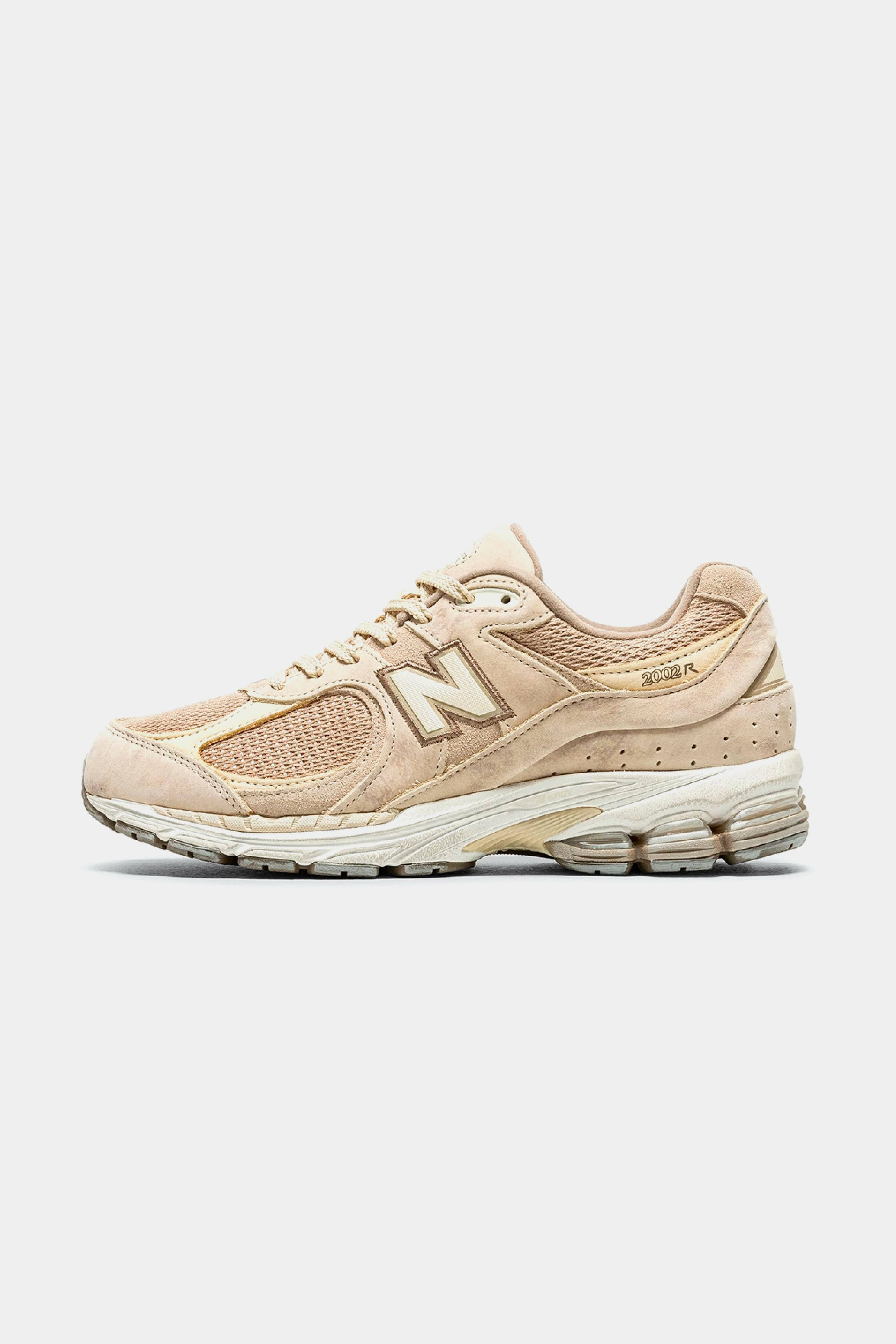 Selectshop FRAME - NEW BALANCE 2002R“Incense”鞋类概念店迪拜