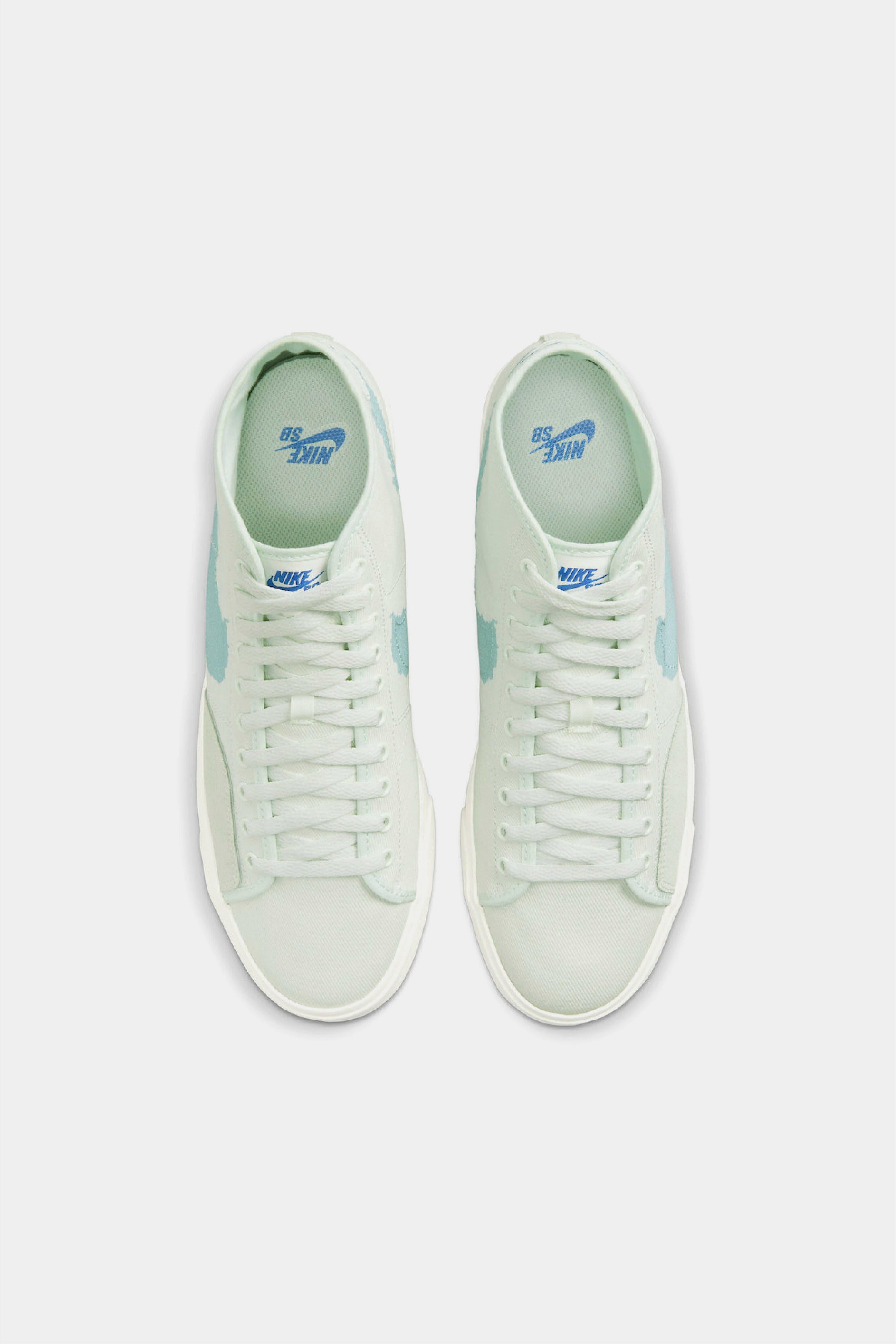 Selectshop FRAME - NIKE SB Nike SB Blazer Court Mid Premium "Barely Green" Footwear Dubai