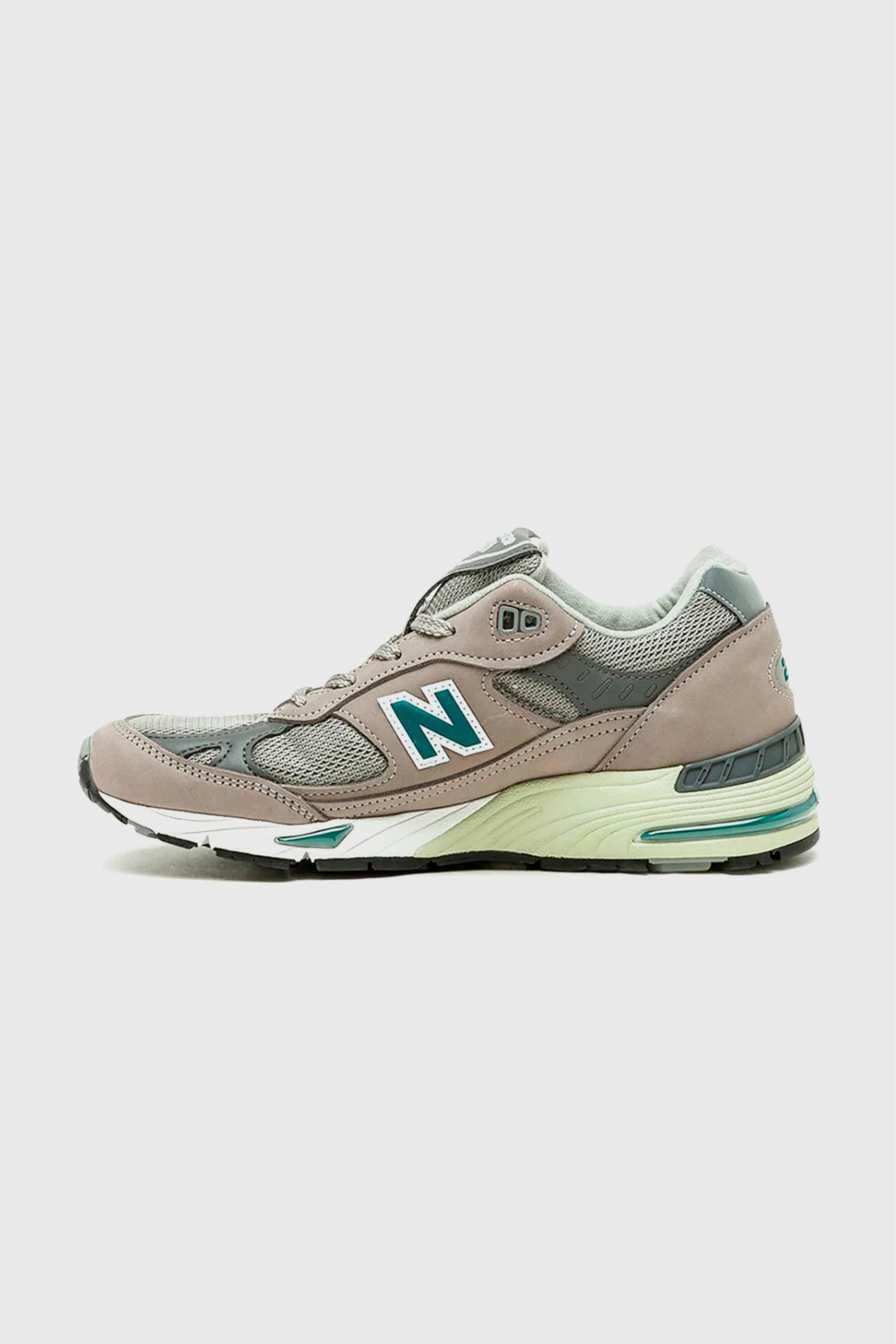 Selectshop FRAME - NEW BALANCE 991 Made in England "Green And Grey" Footwear Concept Store Dubai